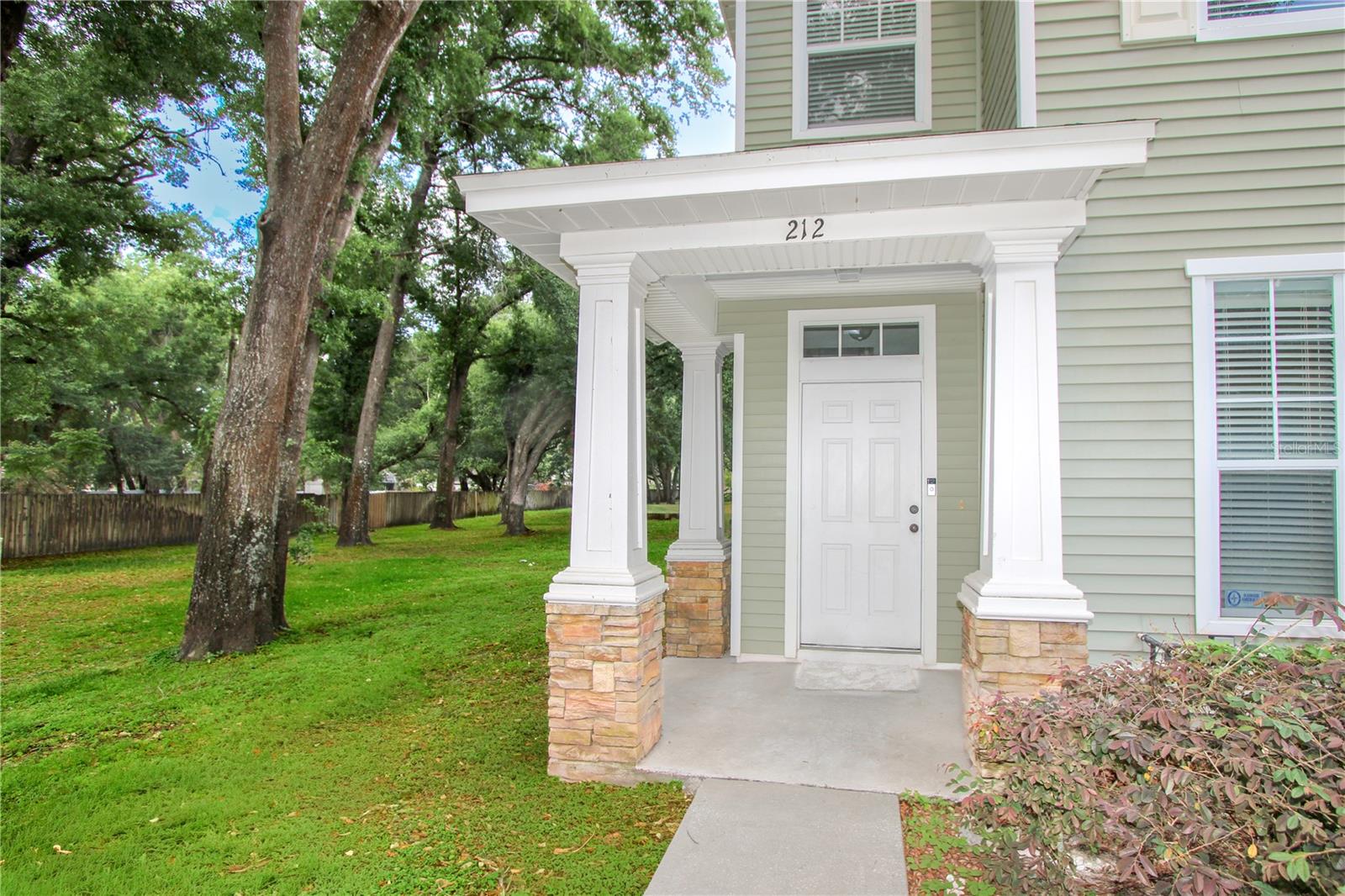 OAK VALLEY TWNHMS - Residential