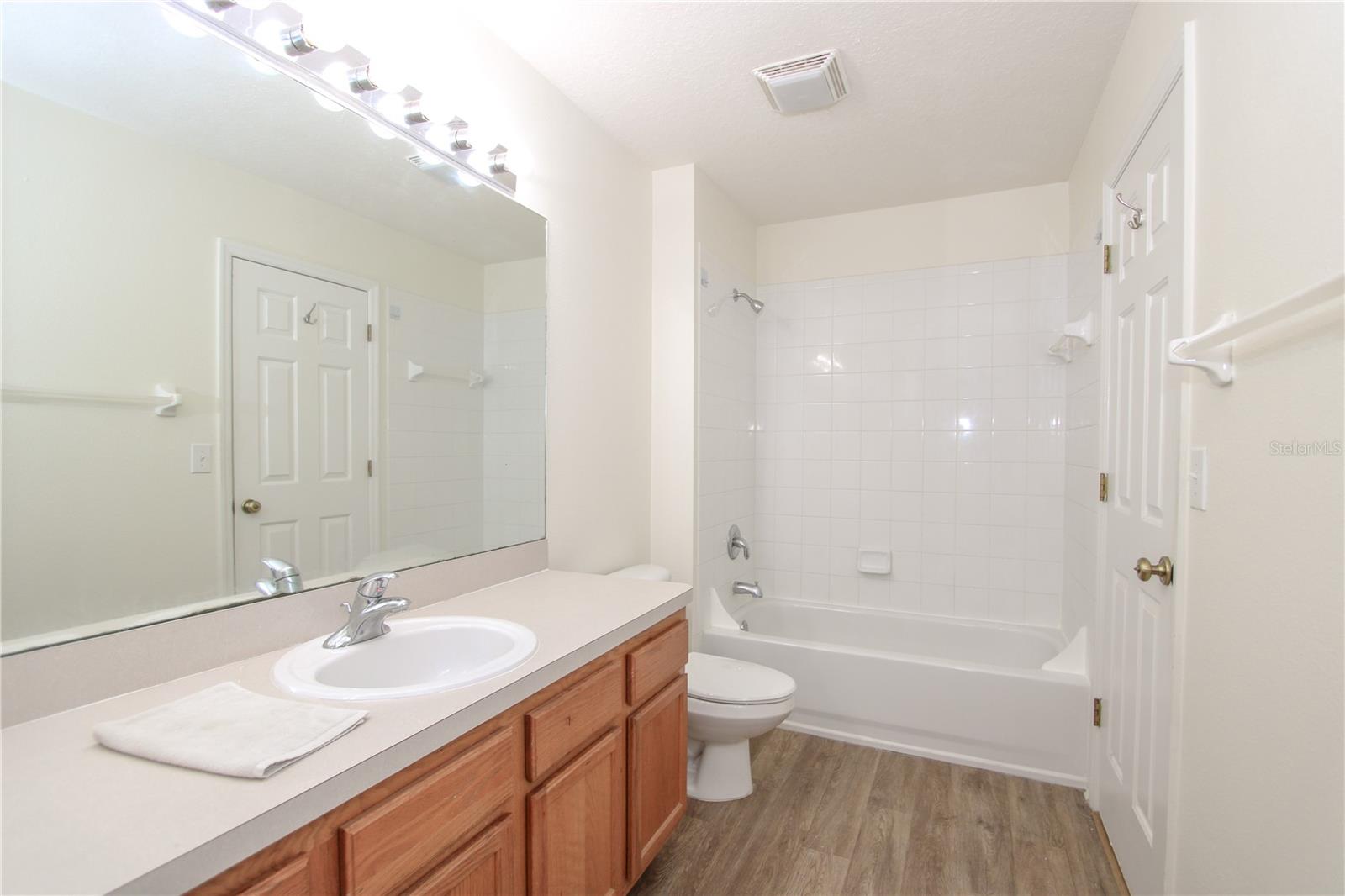 OAK VALLEY TWNHMS - Residential