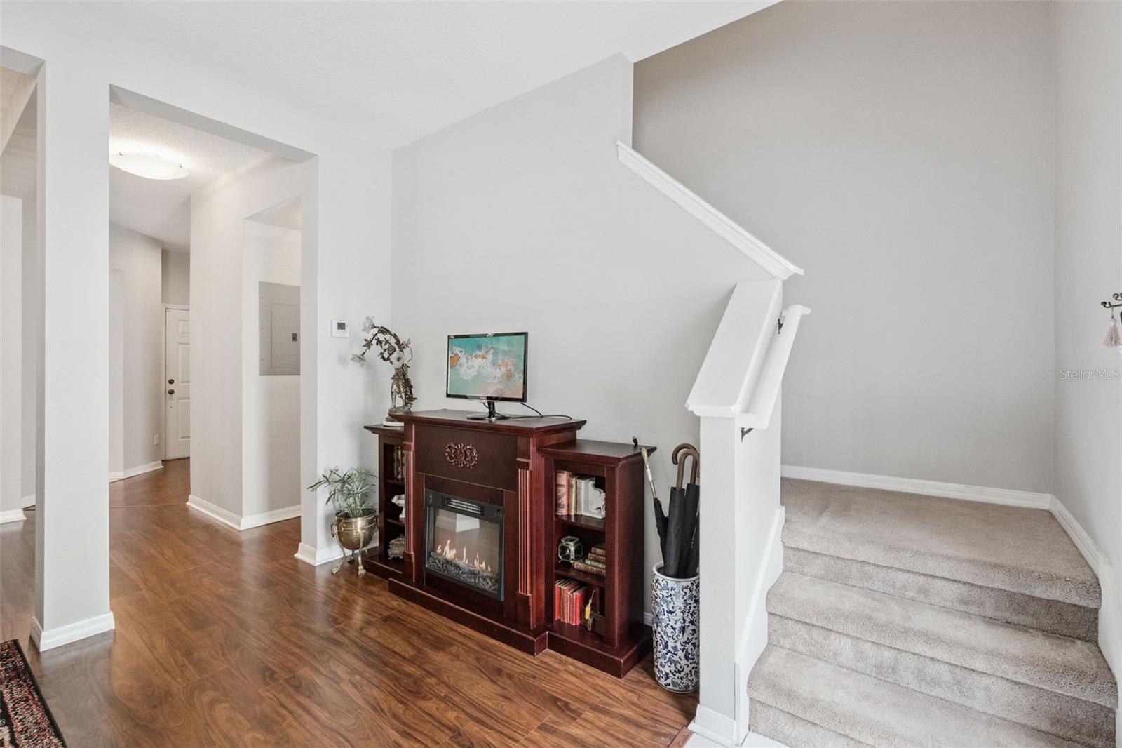 LAKES/WINDERMERE-LK REAMS TWNH - Residential