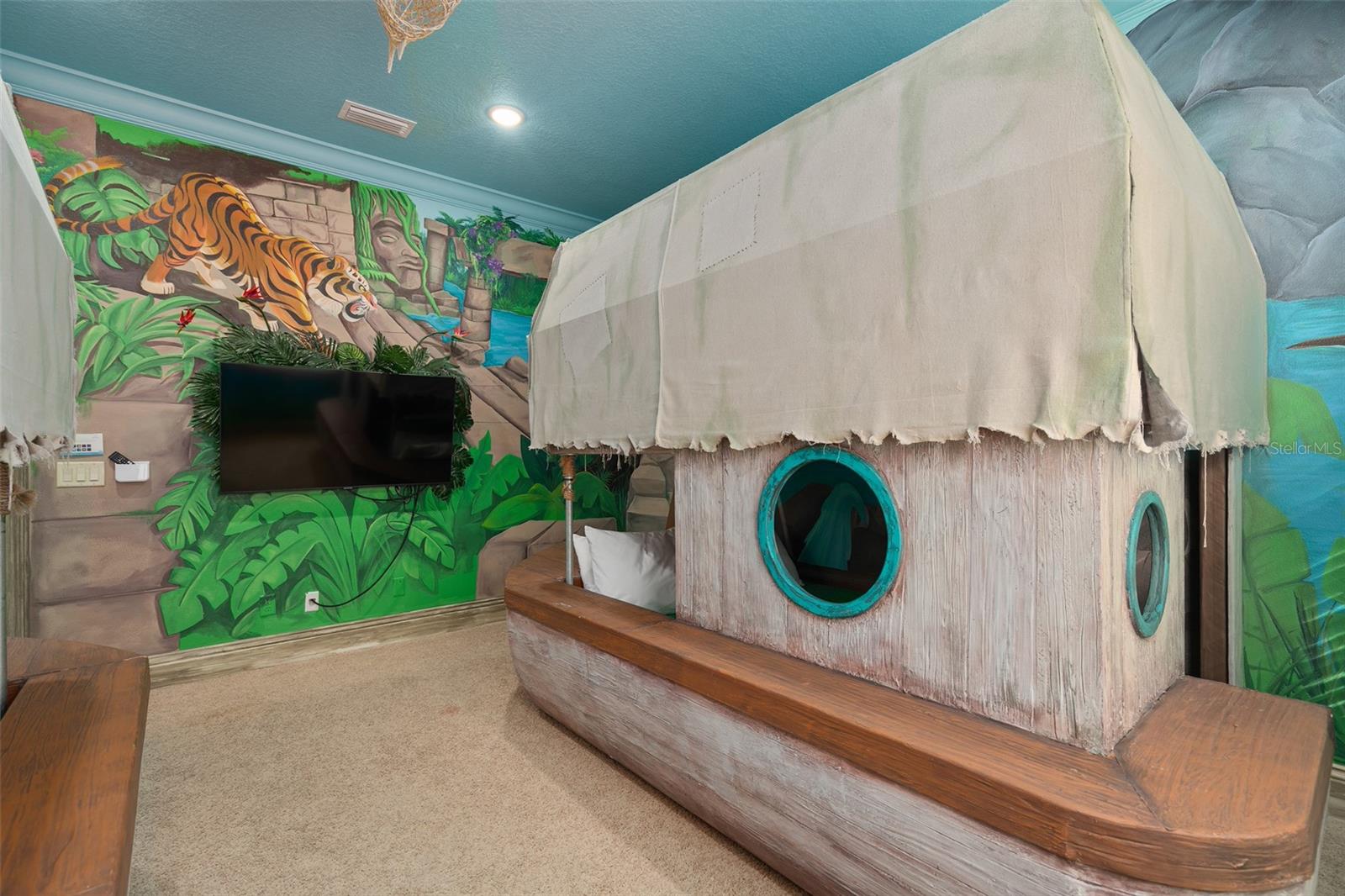 REUNION WEST VLGS NORTH - Residential