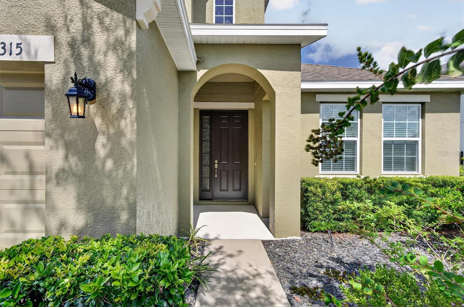 Casas a venda 2 - Jen Dantas 2315 NATOMA BOULEVARD