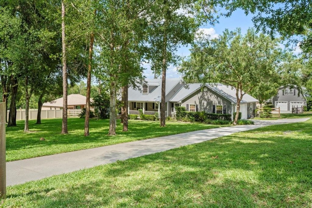 Photo of 9912 Pine Leaf Lane, Dade City, FL 33525 (MLS # L4953053)