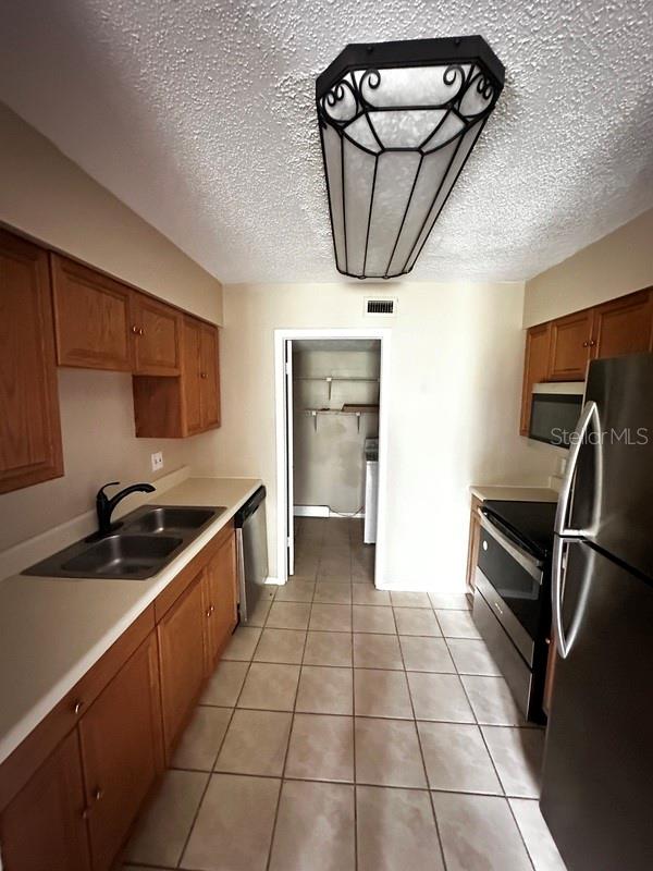 CROWN OAKS 1ST ADD - Residential Lease