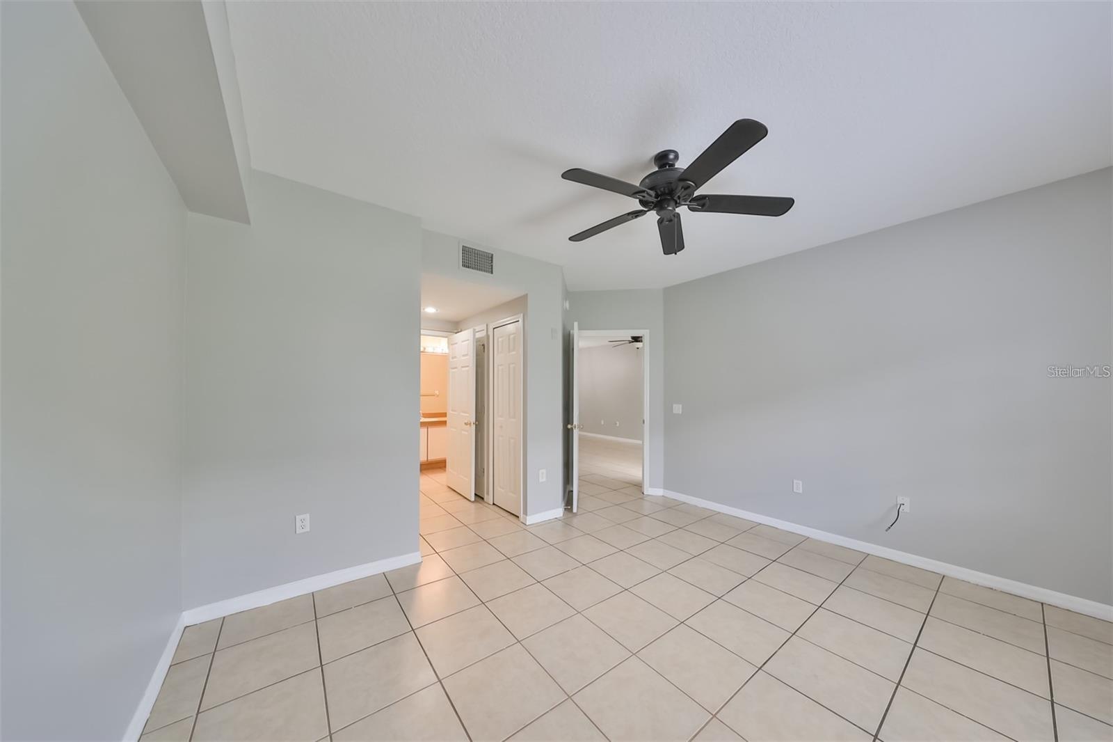 VILLAGES OF BLOOMINGDALE CONDO - Residential Lease