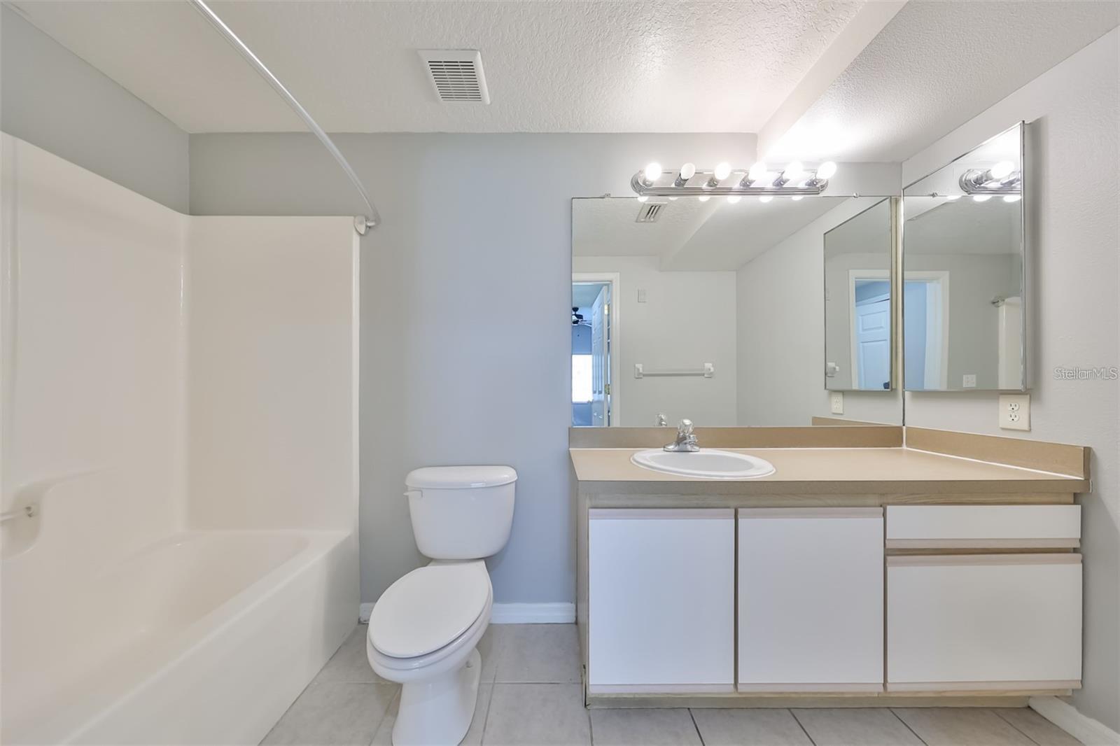 VILLAGES OF BLOOMINGDALE CONDO - Residential Lease