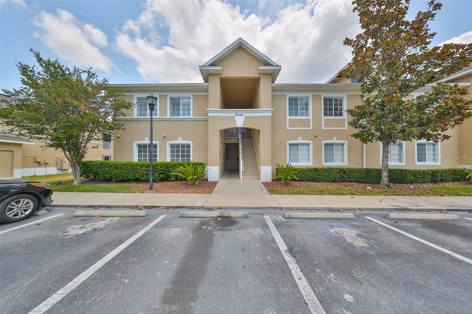 VILLAGES OF BLOOMINGDALE CONDO - Residential Lease