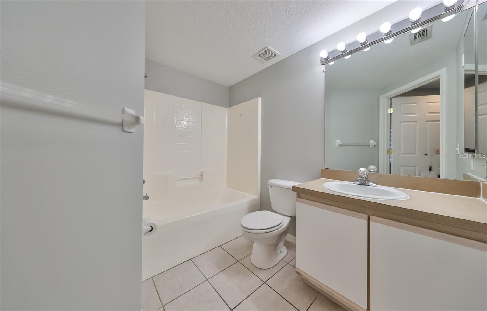VILLAGES OF BLOOMINGDALE CONDO - Residential Lease
