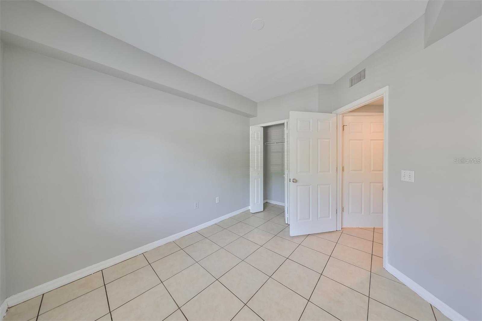 VILLAGES OF BLOOMINGDALE CONDO - Residential Lease