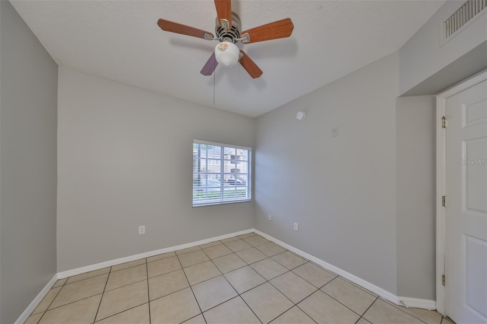 VILLAGES OF BLOOMINGDALE CONDO - Residential Lease
