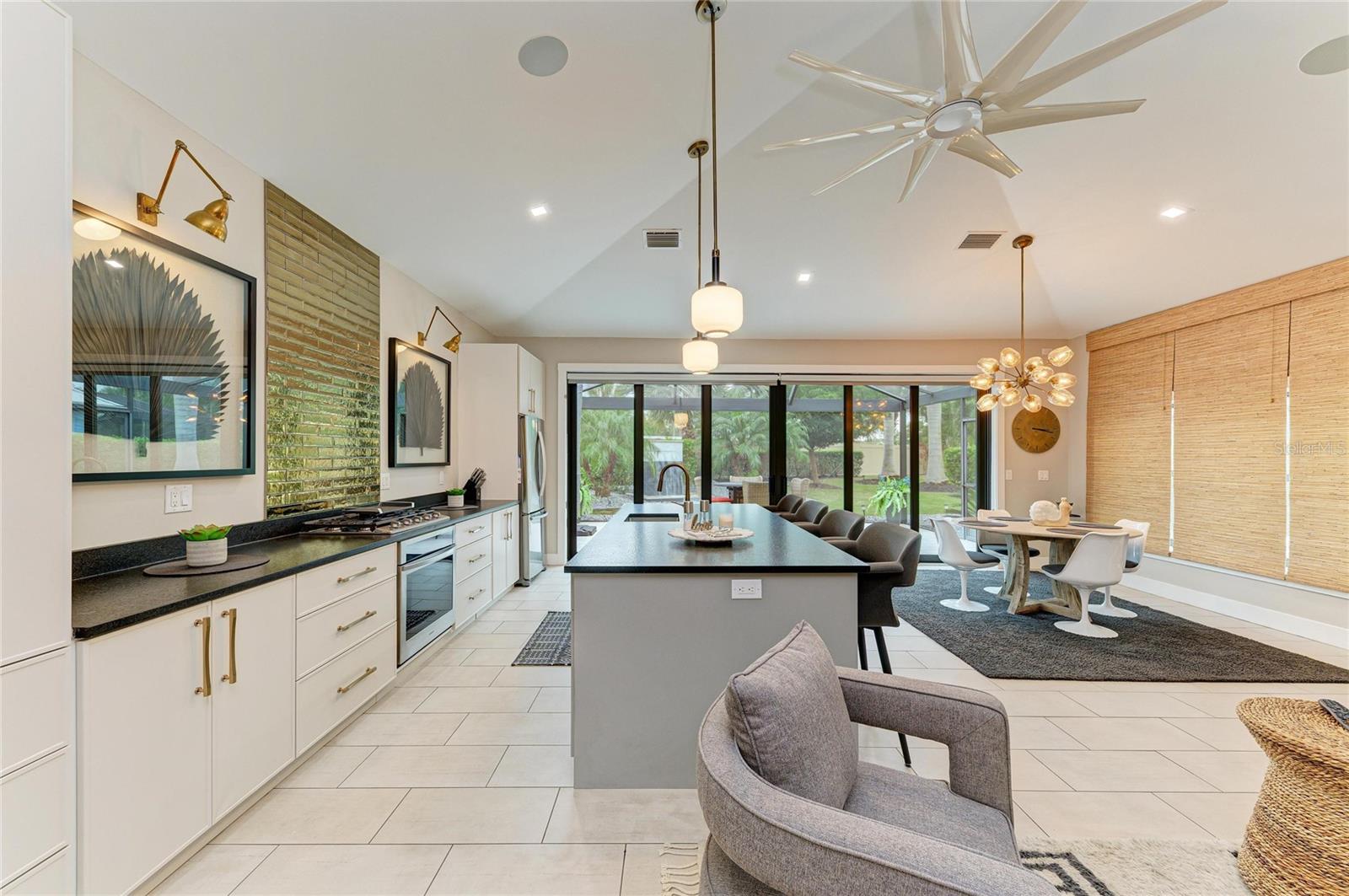 THORNTON CRK MOTORCOACH RESIDENCE - Residential