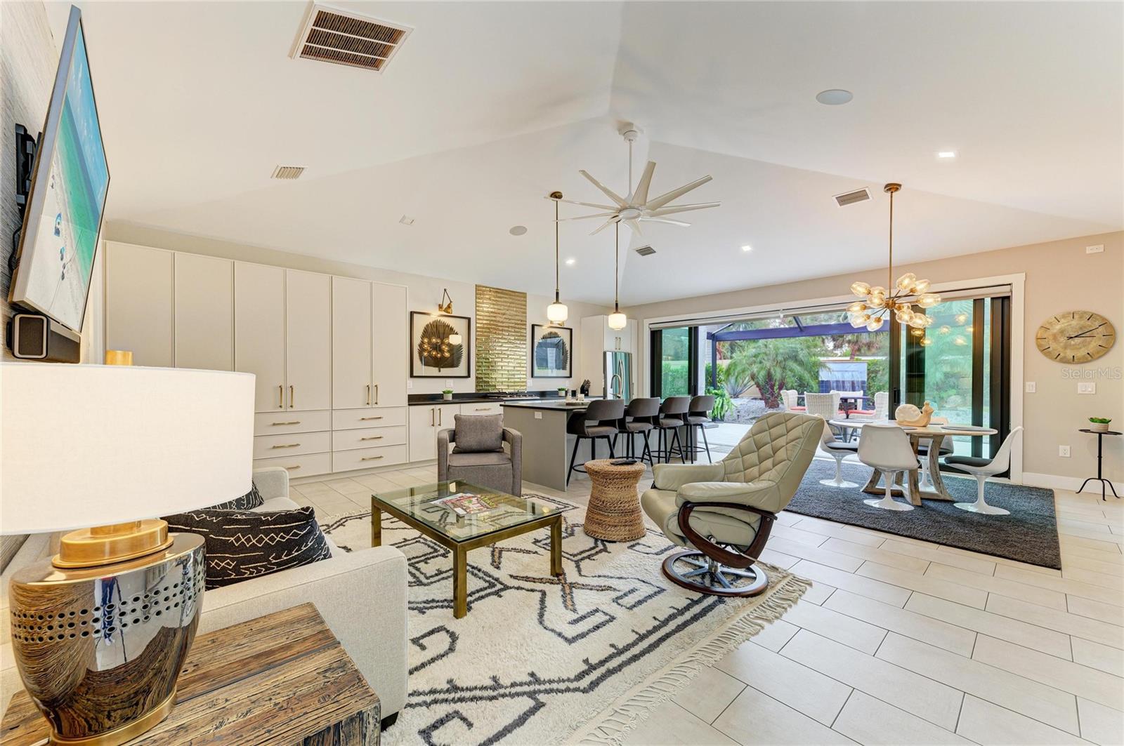 THORNTON CRK MOTORCOACH RESIDENCE - Residential