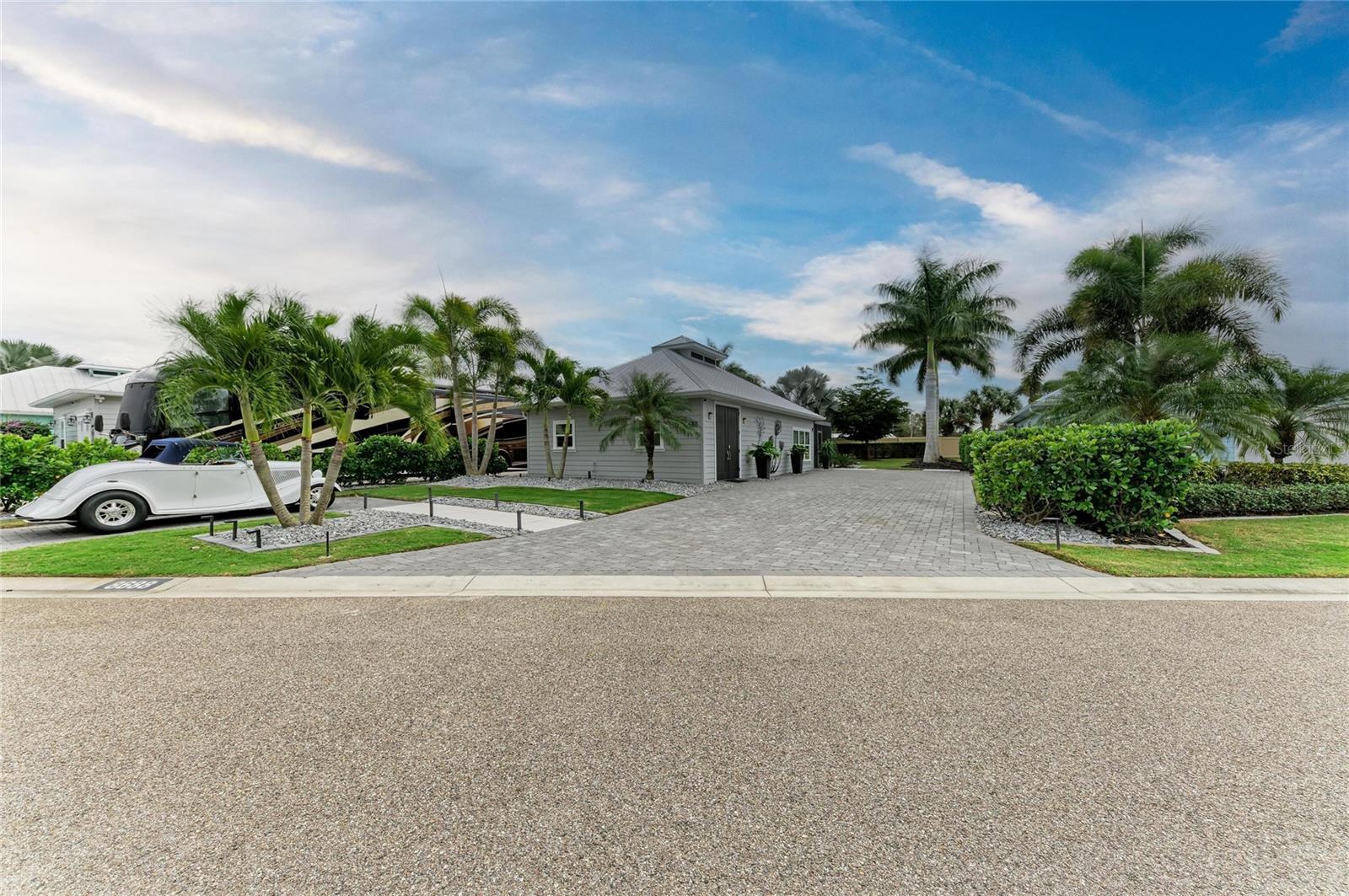 THORNTON CRK MOTORCOACH RESIDENCE - Residential