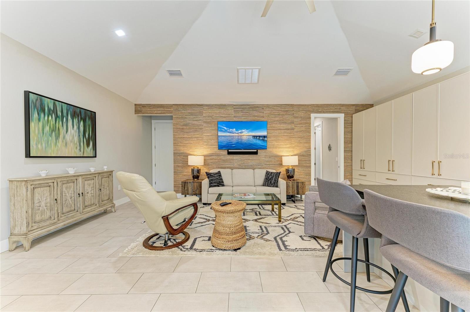 THORNTON CRK MOTORCOACH RESIDENCE - Residential