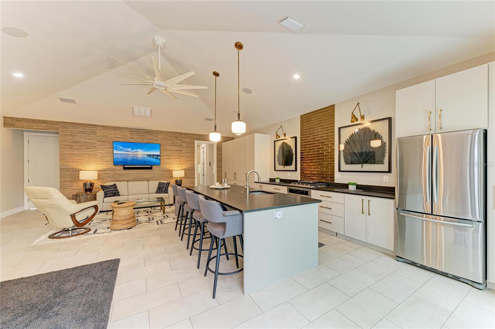 THORNTON CRK MOTORCOACH RESIDENCE - Residential