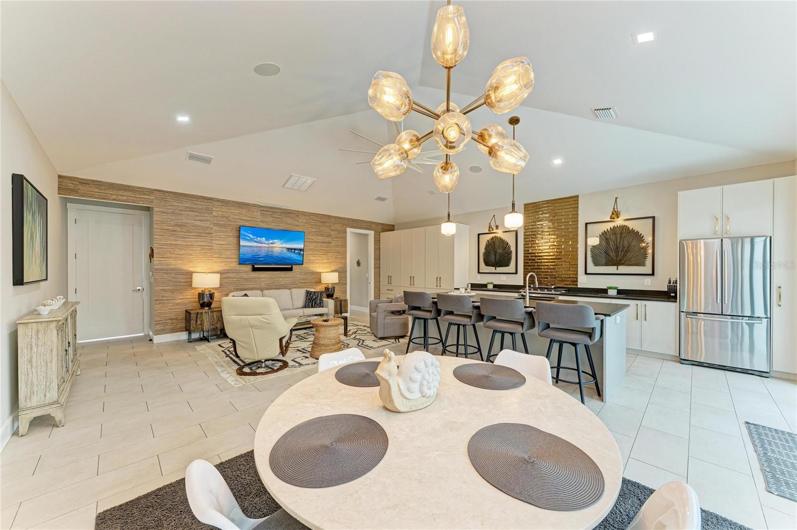 THORNTON CRK MOTORCOACH RESIDENCE - Residential