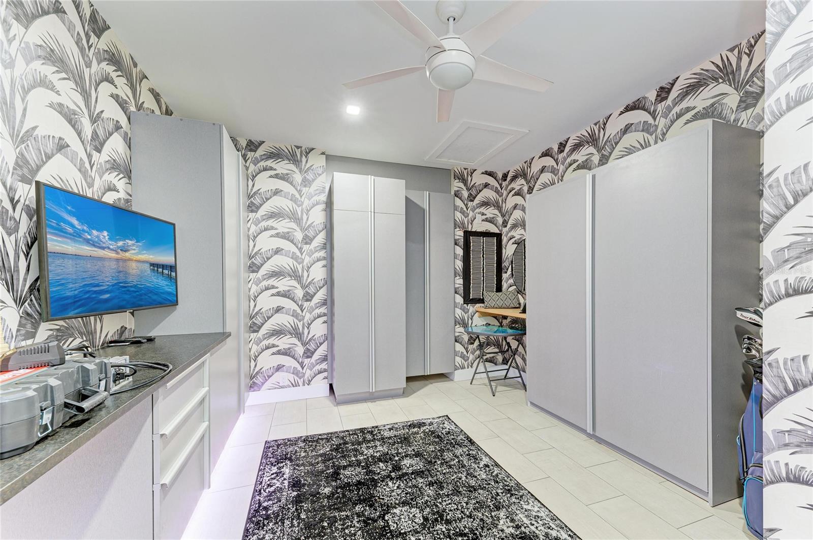 THORNTON CRK MOTORCOACH RESIDENCE - Residential