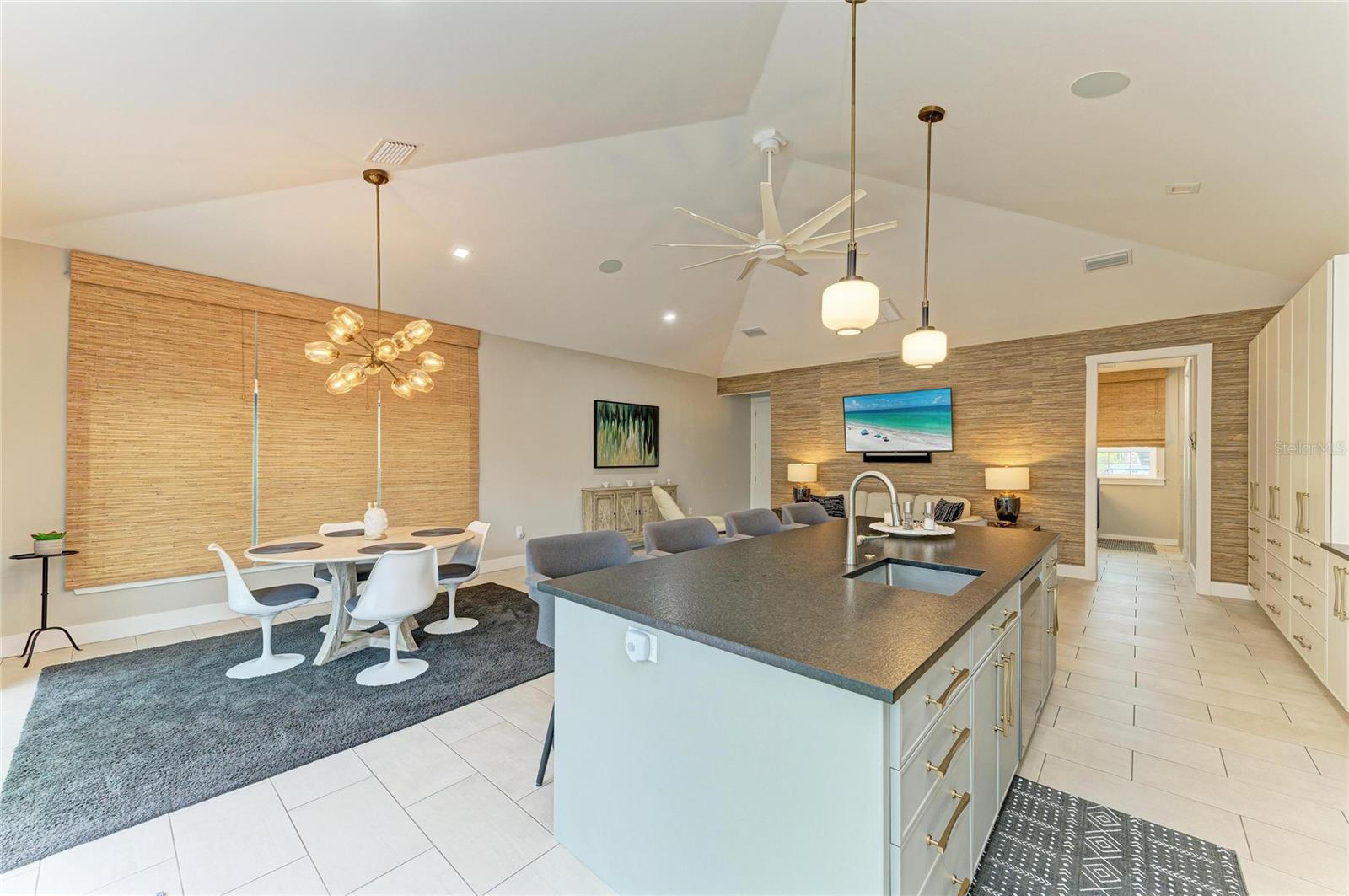 THORNTON CRK MOTORCOACH RESIDENCE - Residential