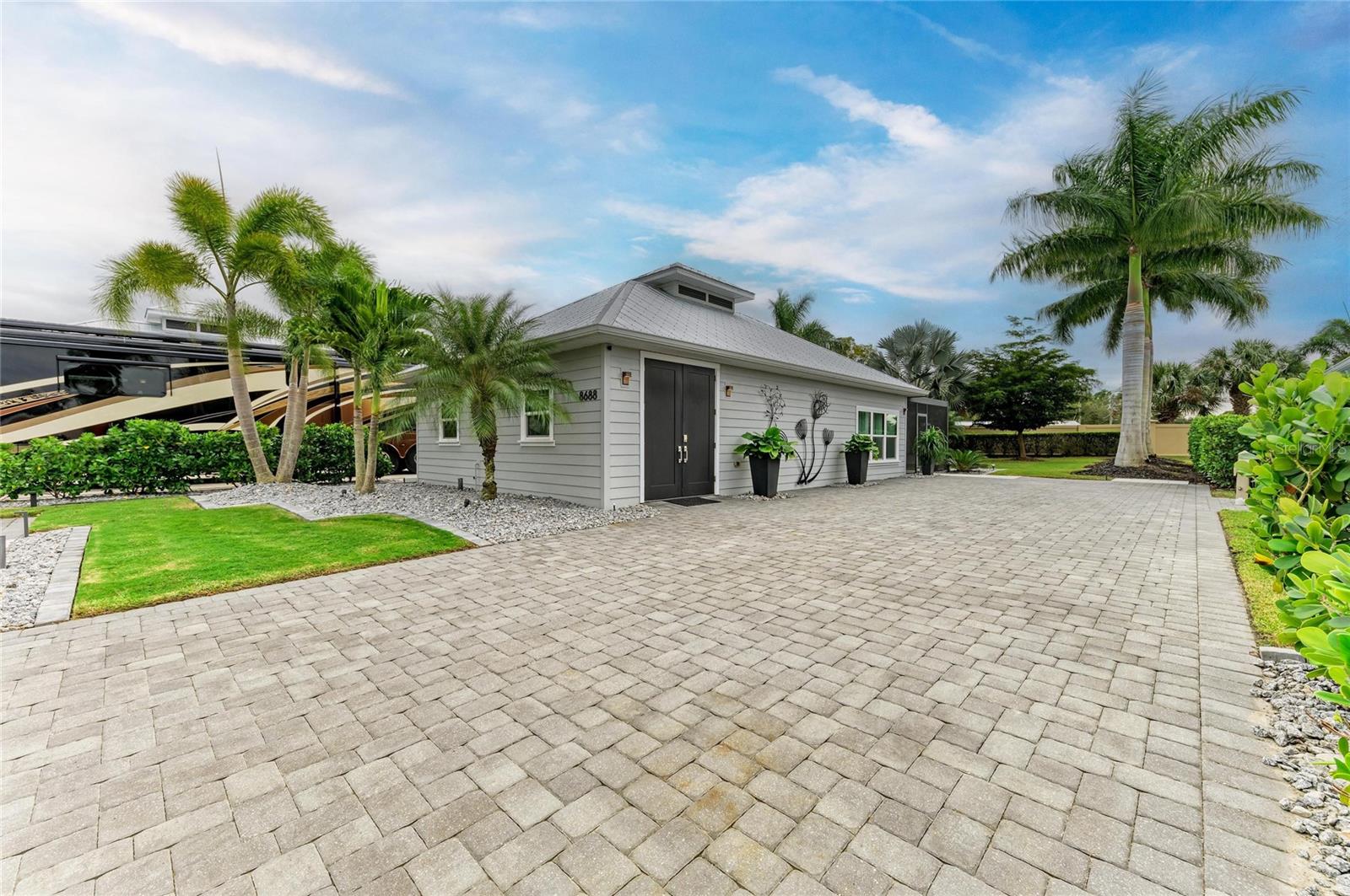 THORNTON CRK MOTORCOACH RESIDENCE - Residential