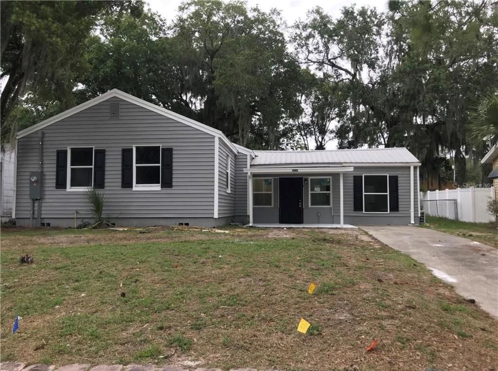 Photo of 1202 Sumter Street, Leesburg, FL 34748 (MLS # G5102787)