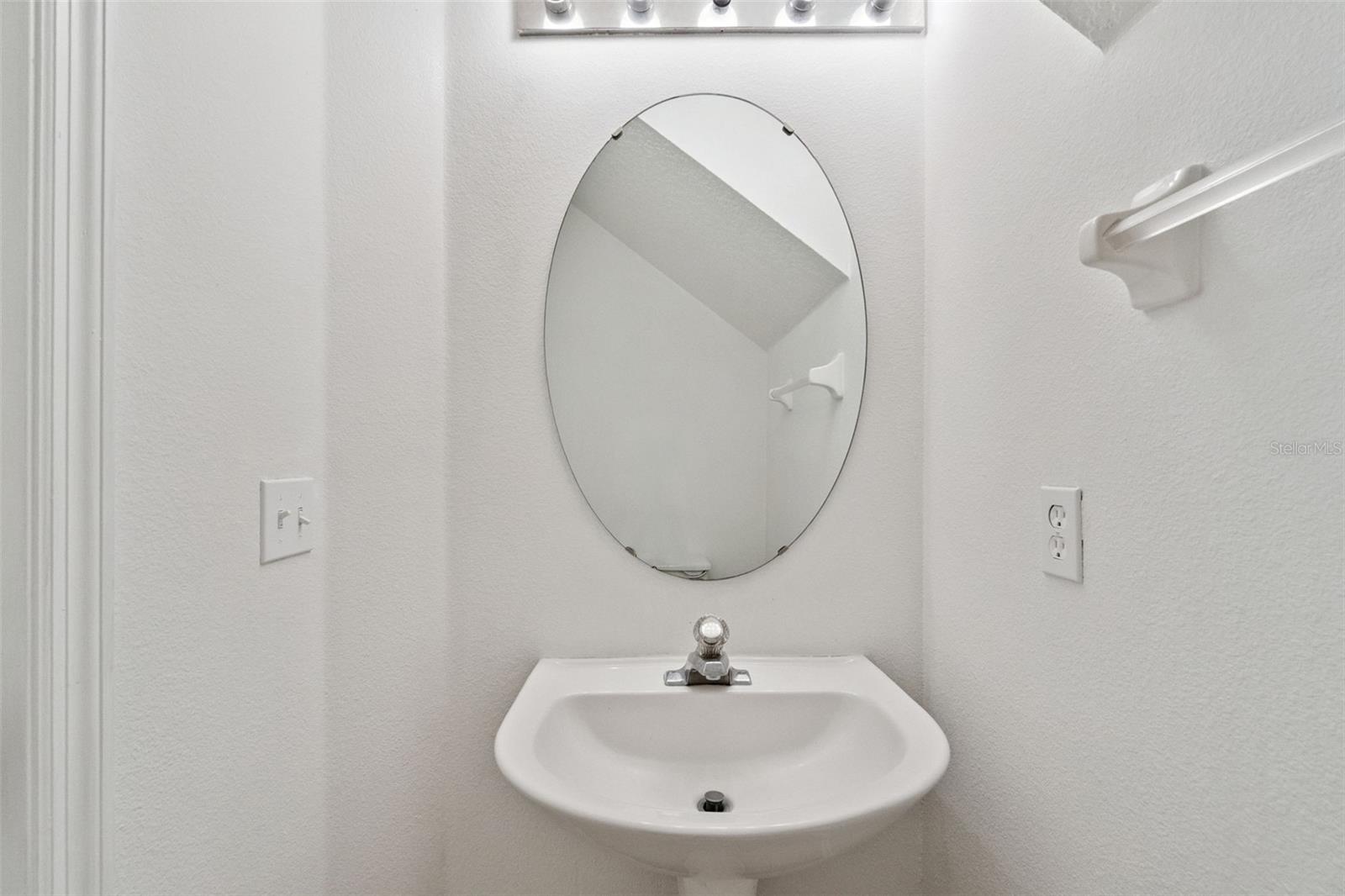 LAKE DENHAM ESTATES - Residential Lease