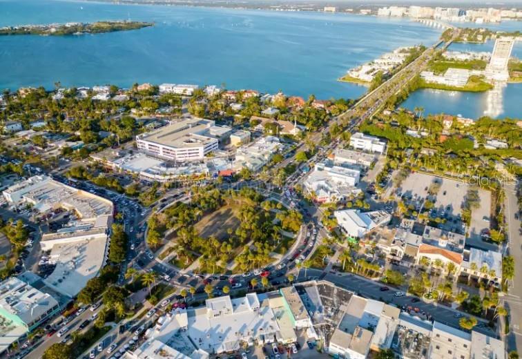 PALM COURT - Residential