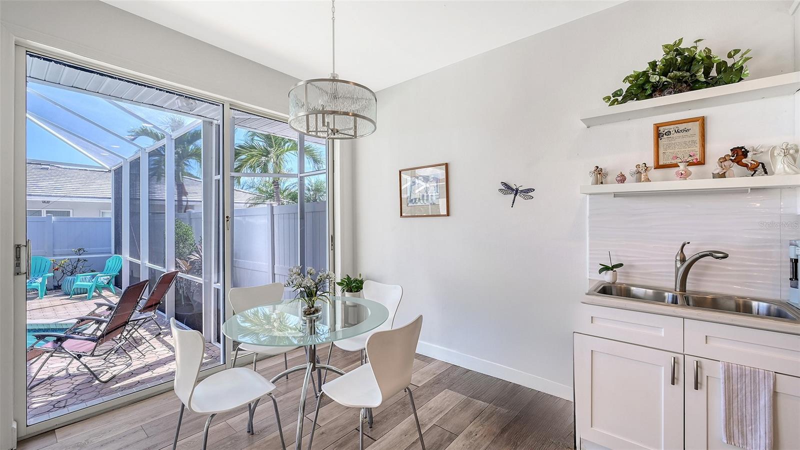 PALM COURT - Residential