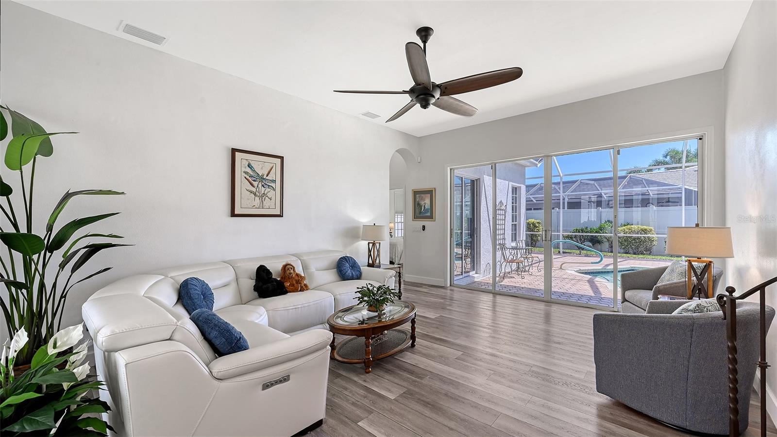 PALM COURT - Residential