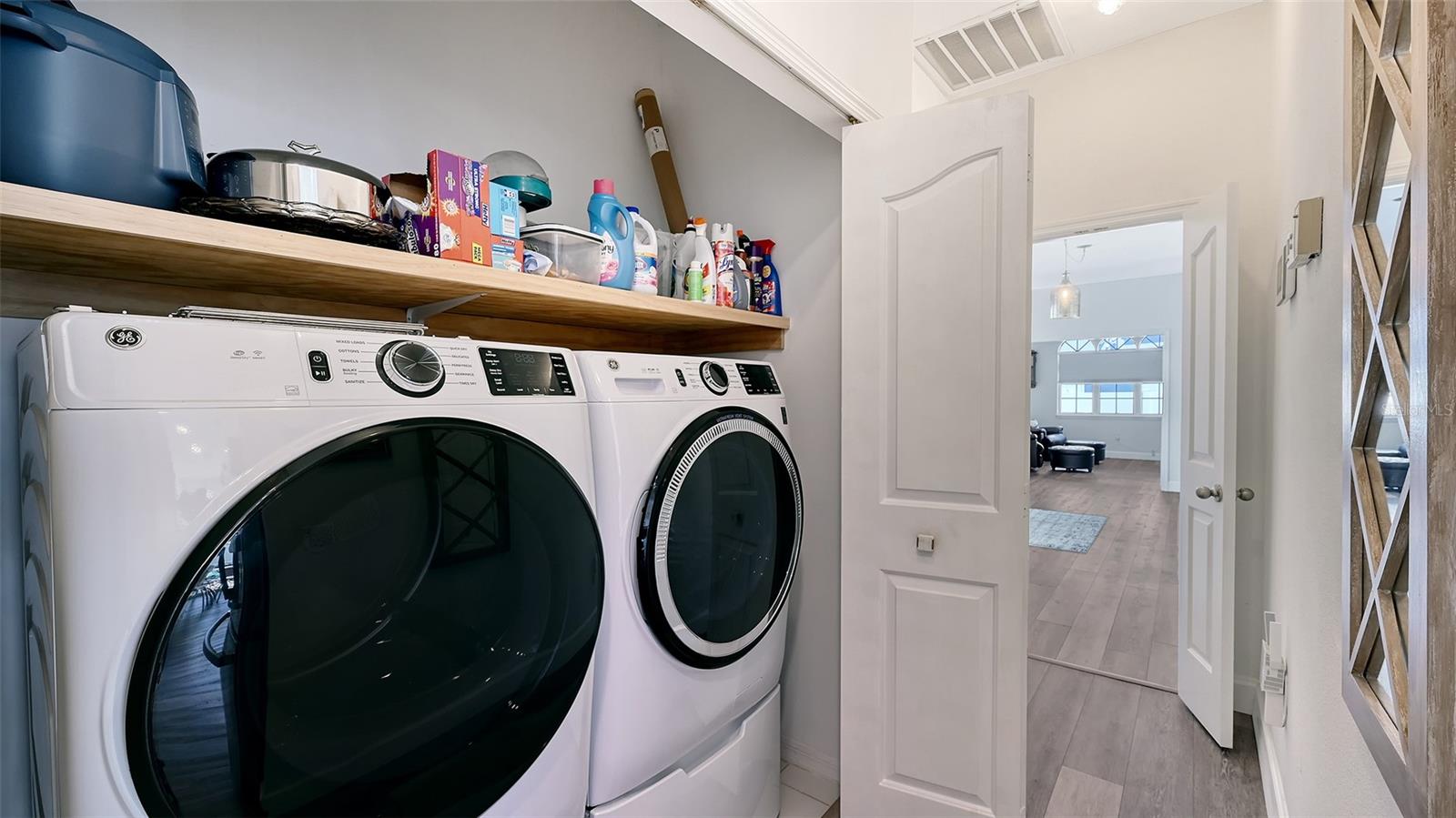 PALM COURT - Residential