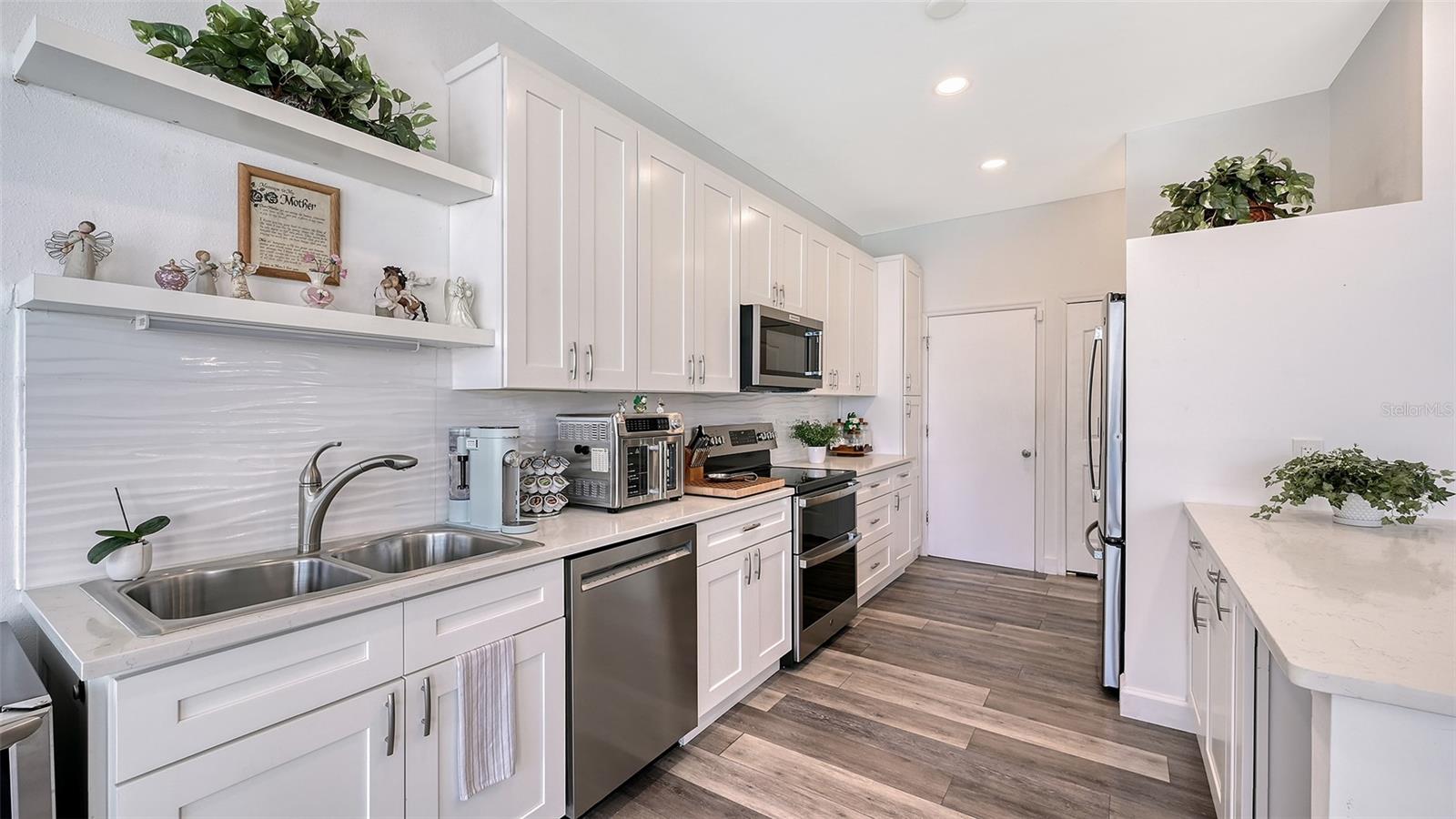 PALM COURT - Residential