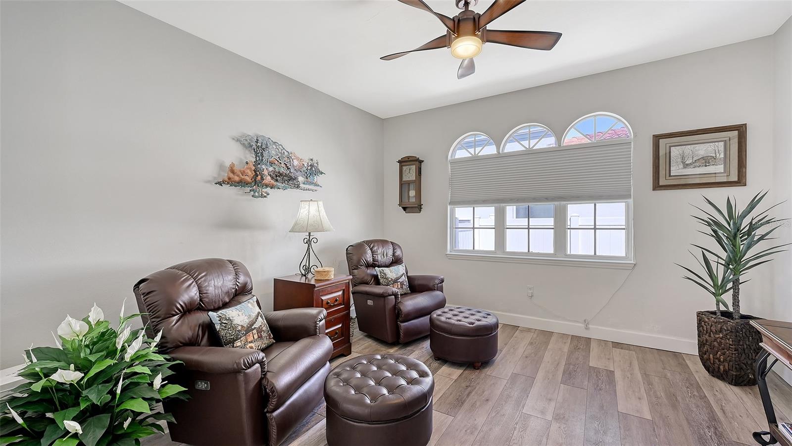 PALM COURT - Residential