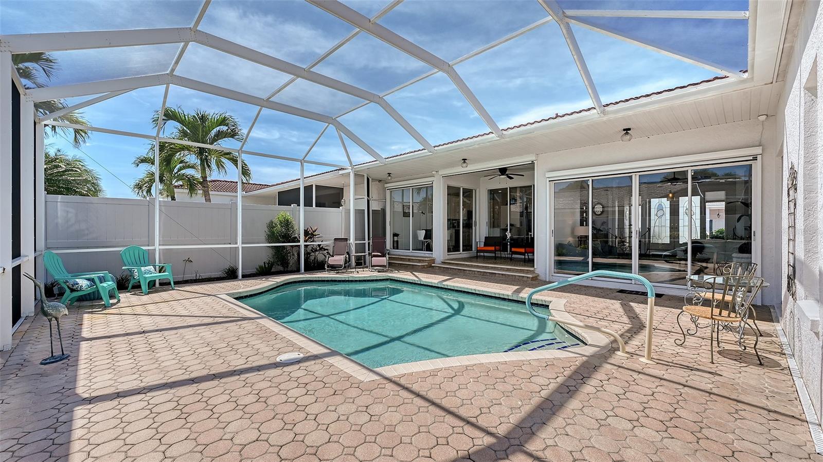 PALM COURT - Residential