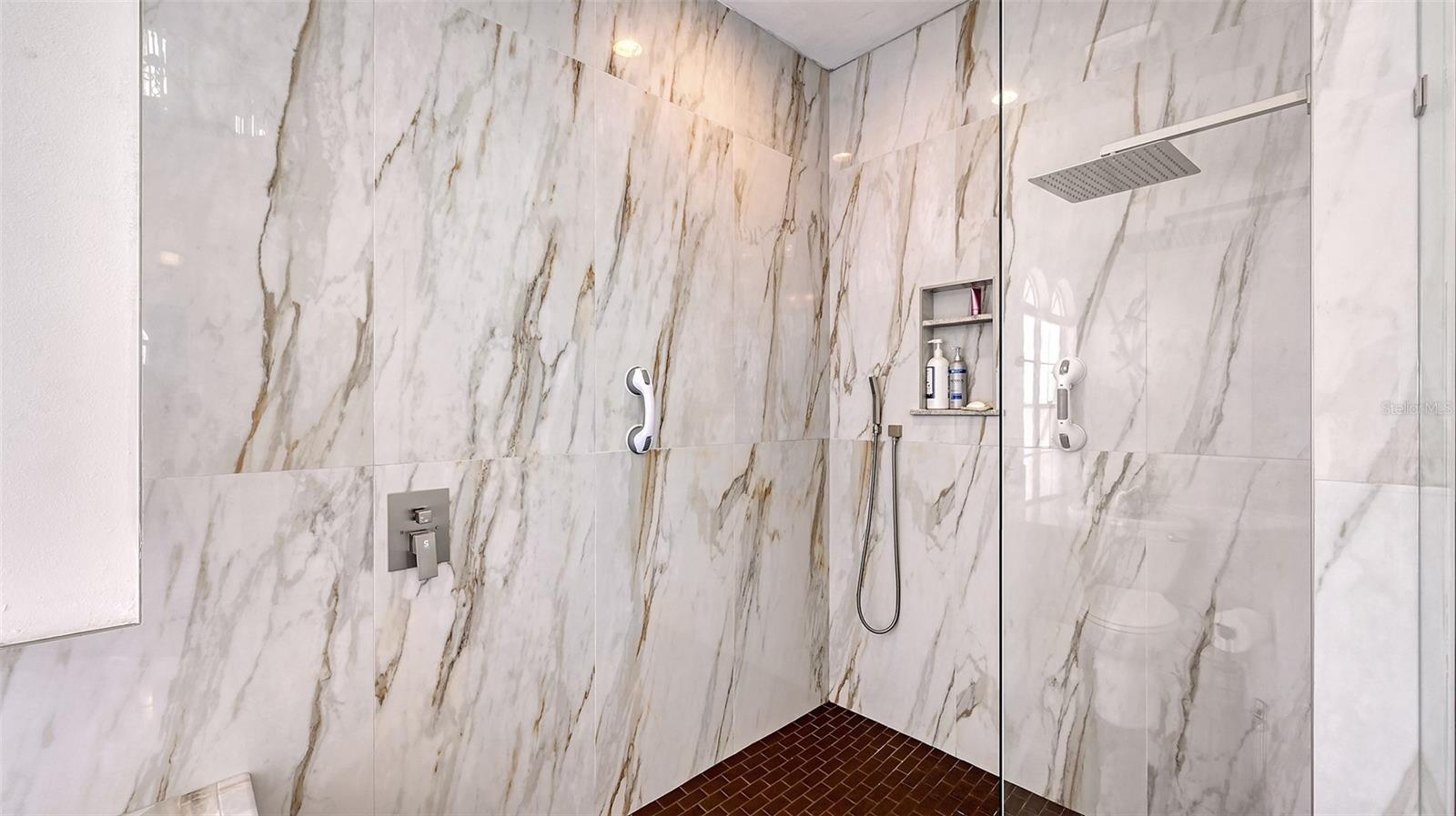 PALM COURT - Residential