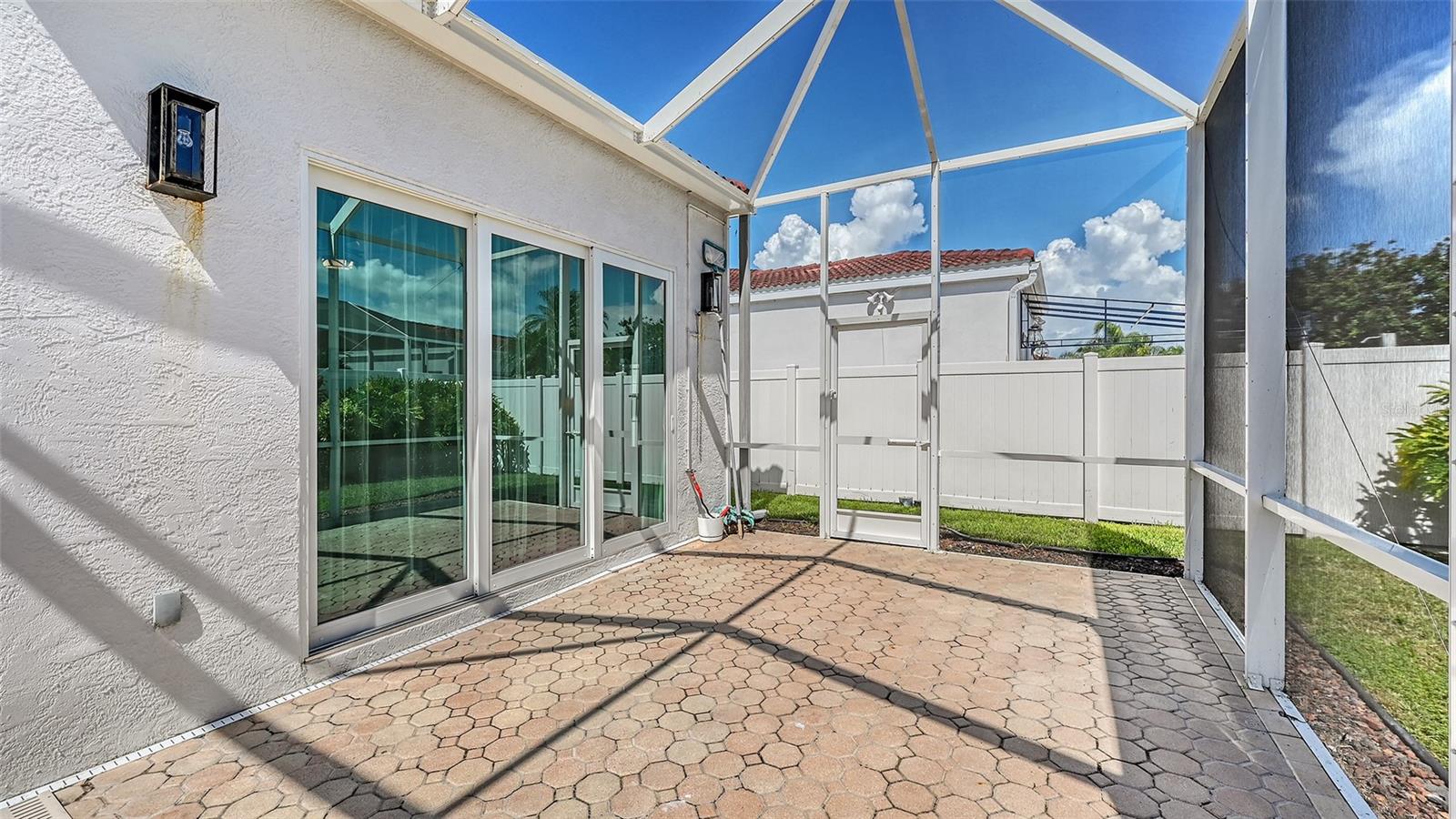 PALM COURT - Residential