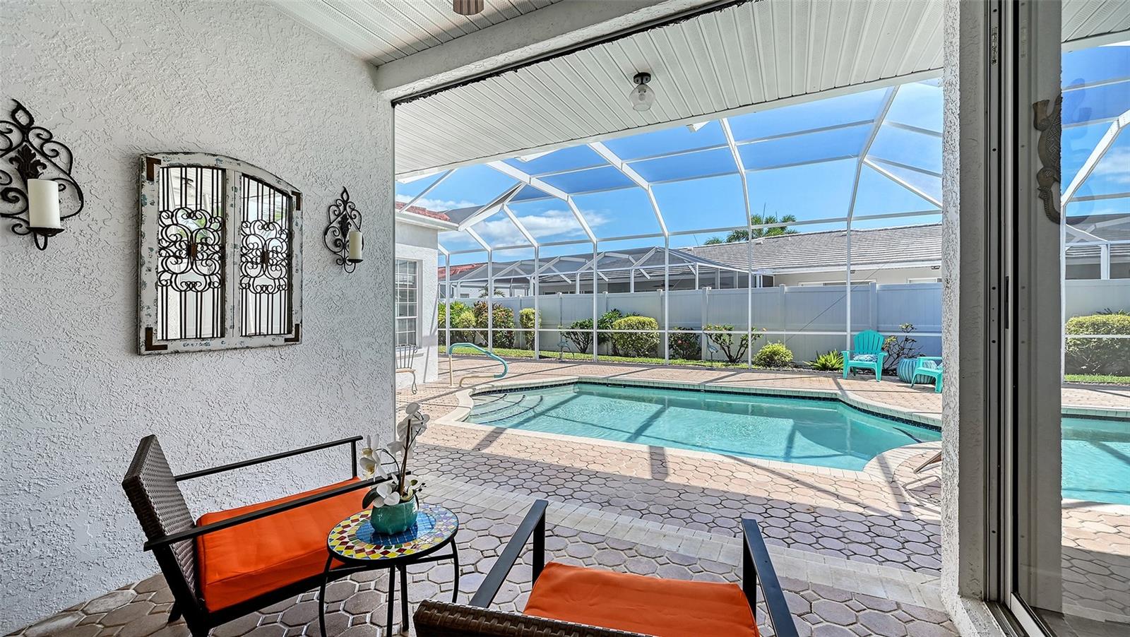 PALM COURT - Residential