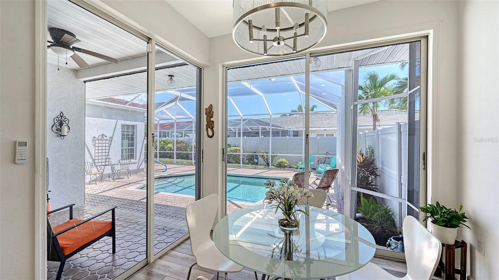 PALM COURT - Residential