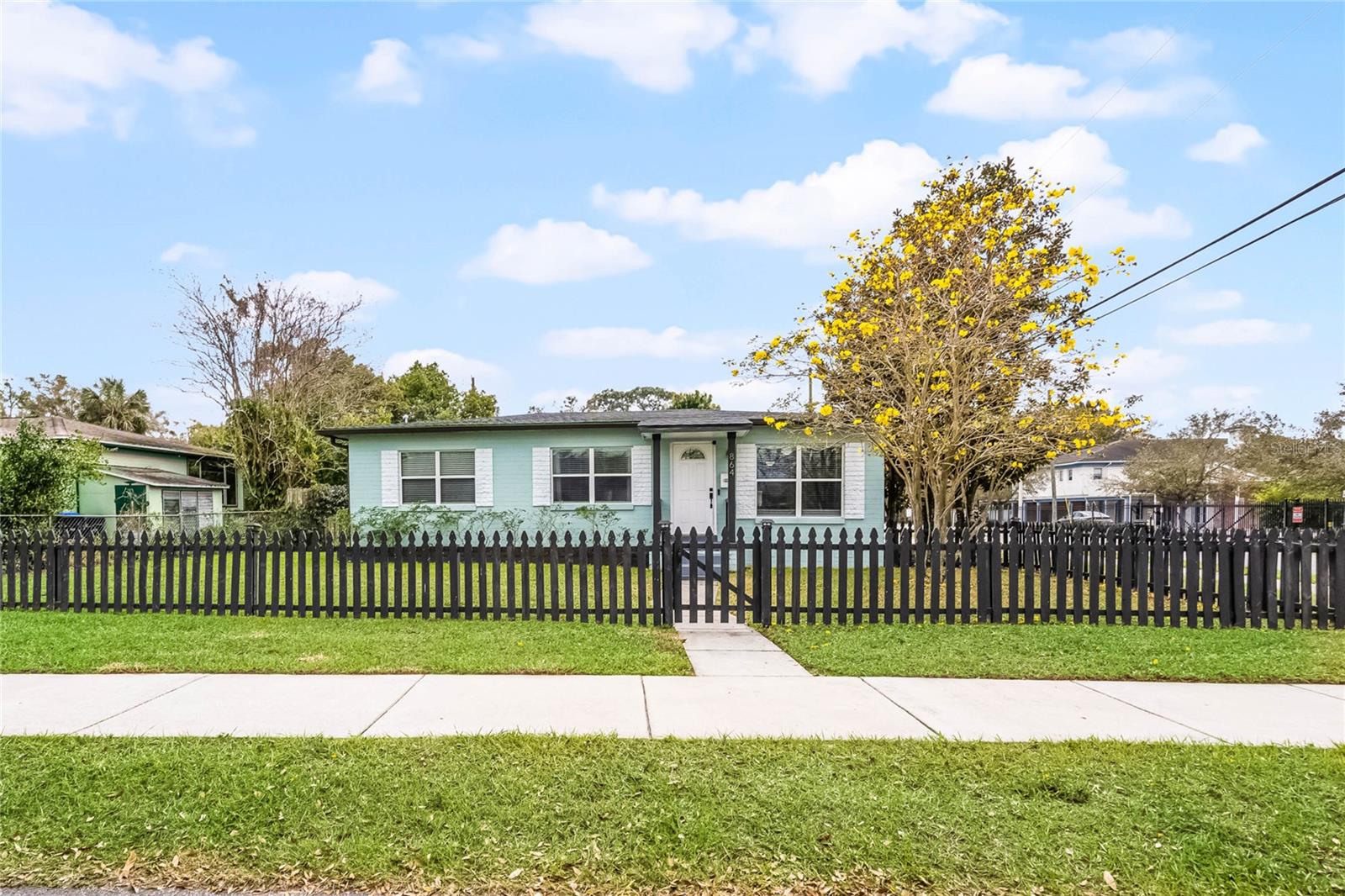 864 NAPLES DRIVE
