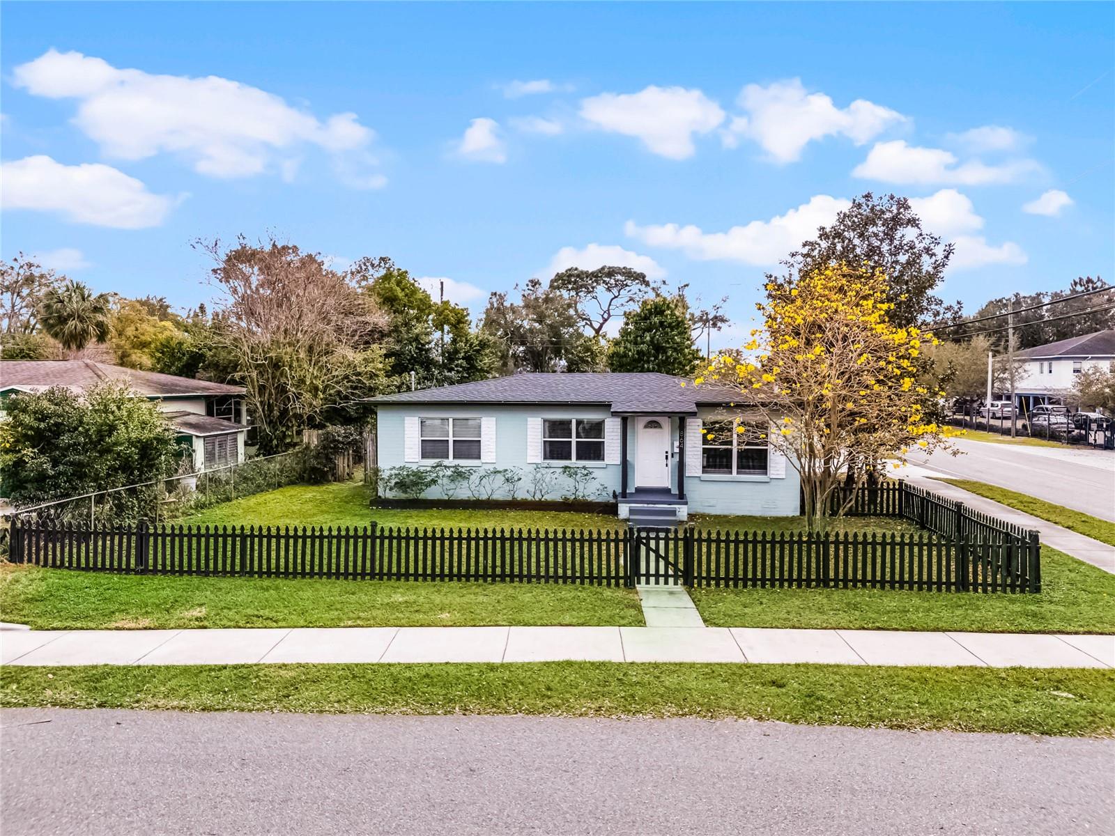 864 NAPLES DRIVE
