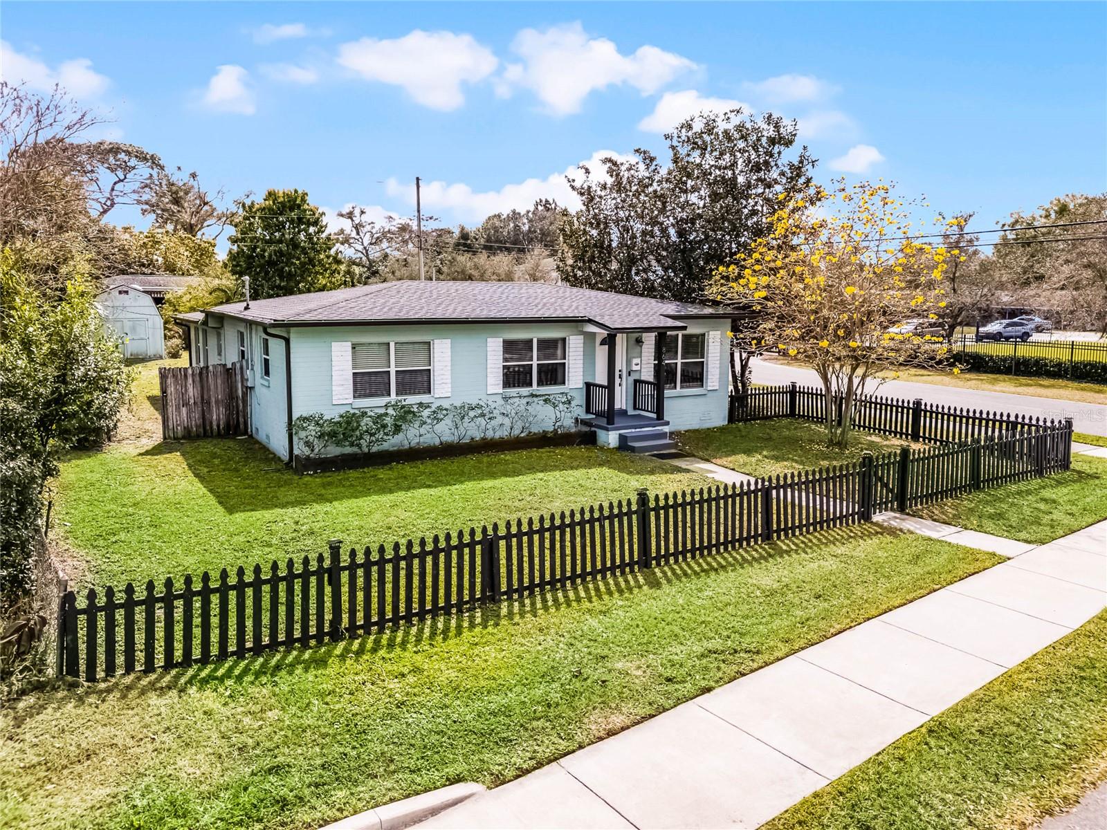864 NAPLES DRIVE