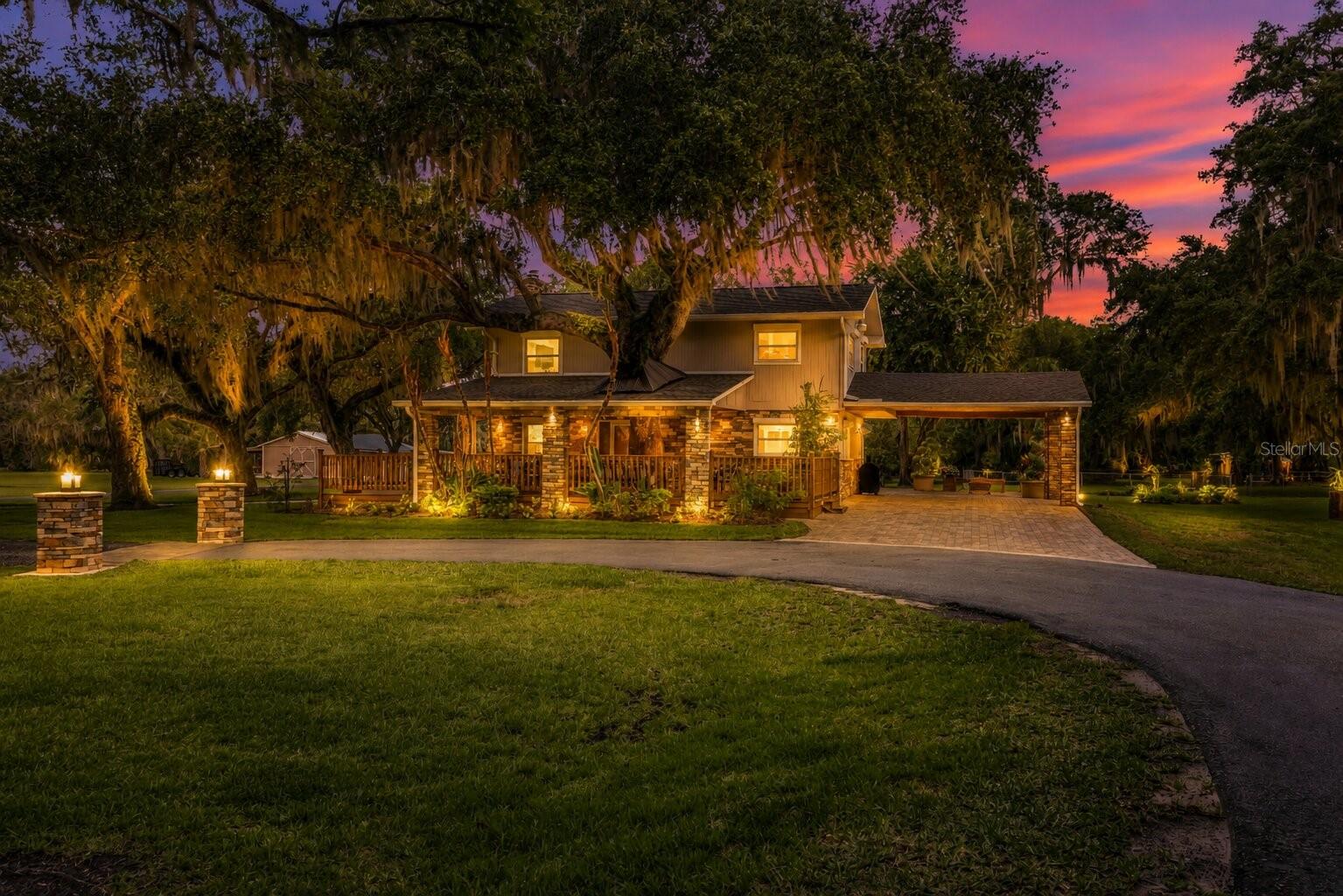 800 HIDDEN OAKS LANE