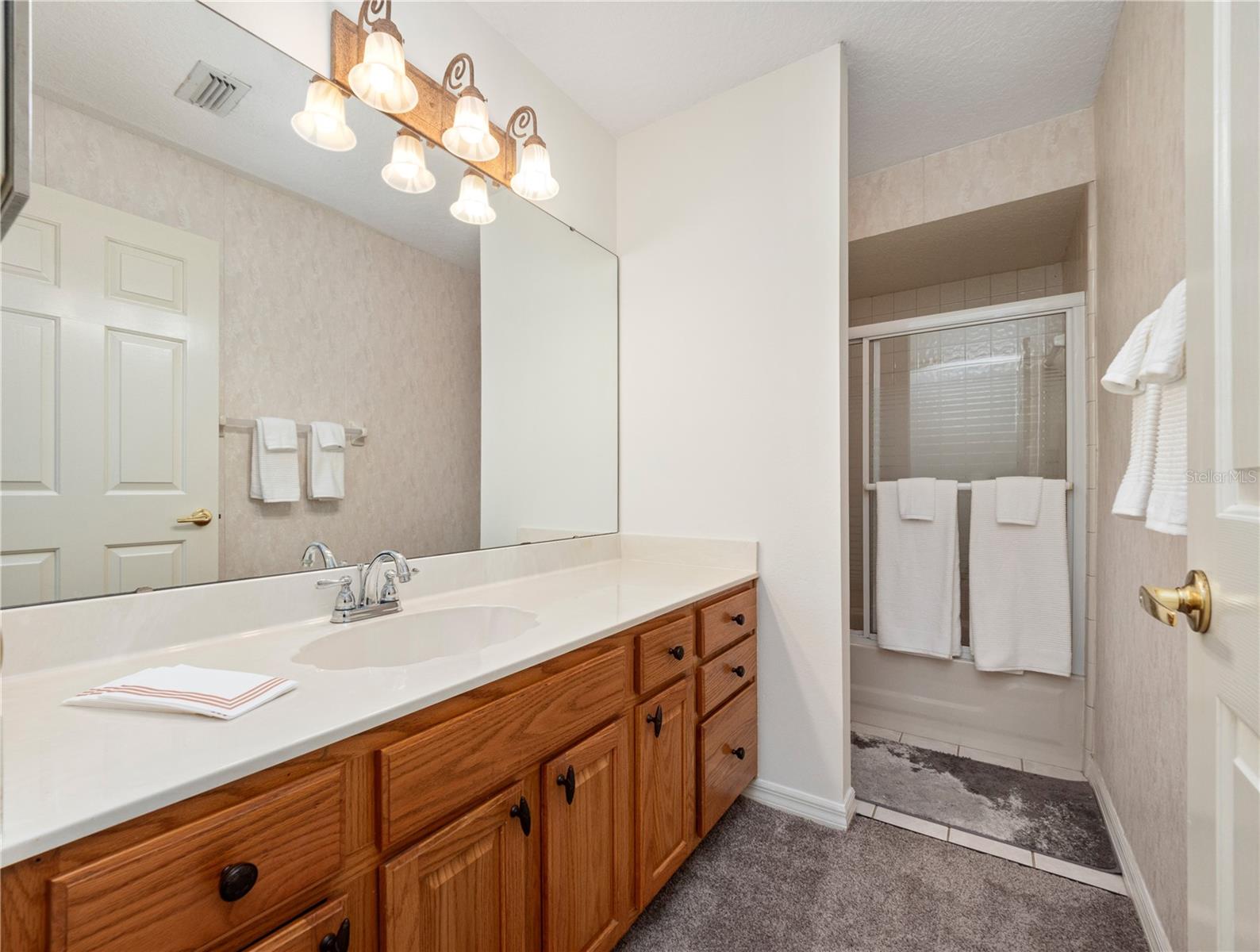 STERLING PARK UNIT 01 - Residential Lease