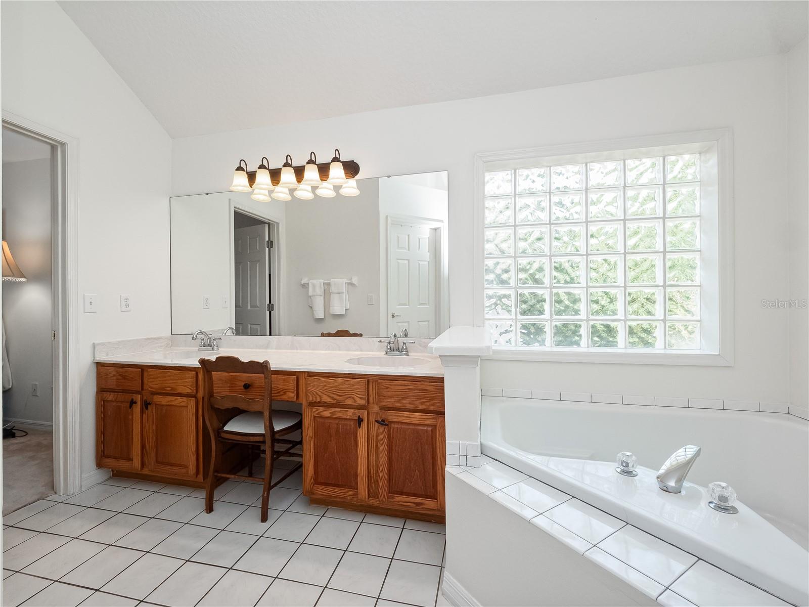 STERLING PARK UNIT 01 - Residential Lease