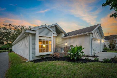 A home in PLANT CITY