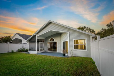 A home in PLANT CITY