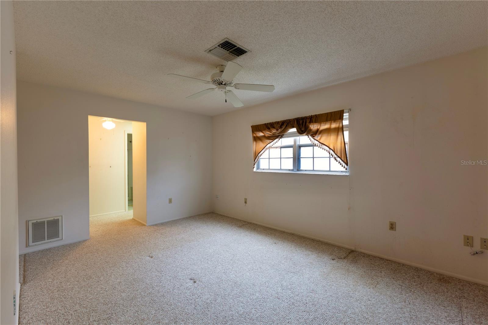 RAVENSWOOD VILLAGE - Residential