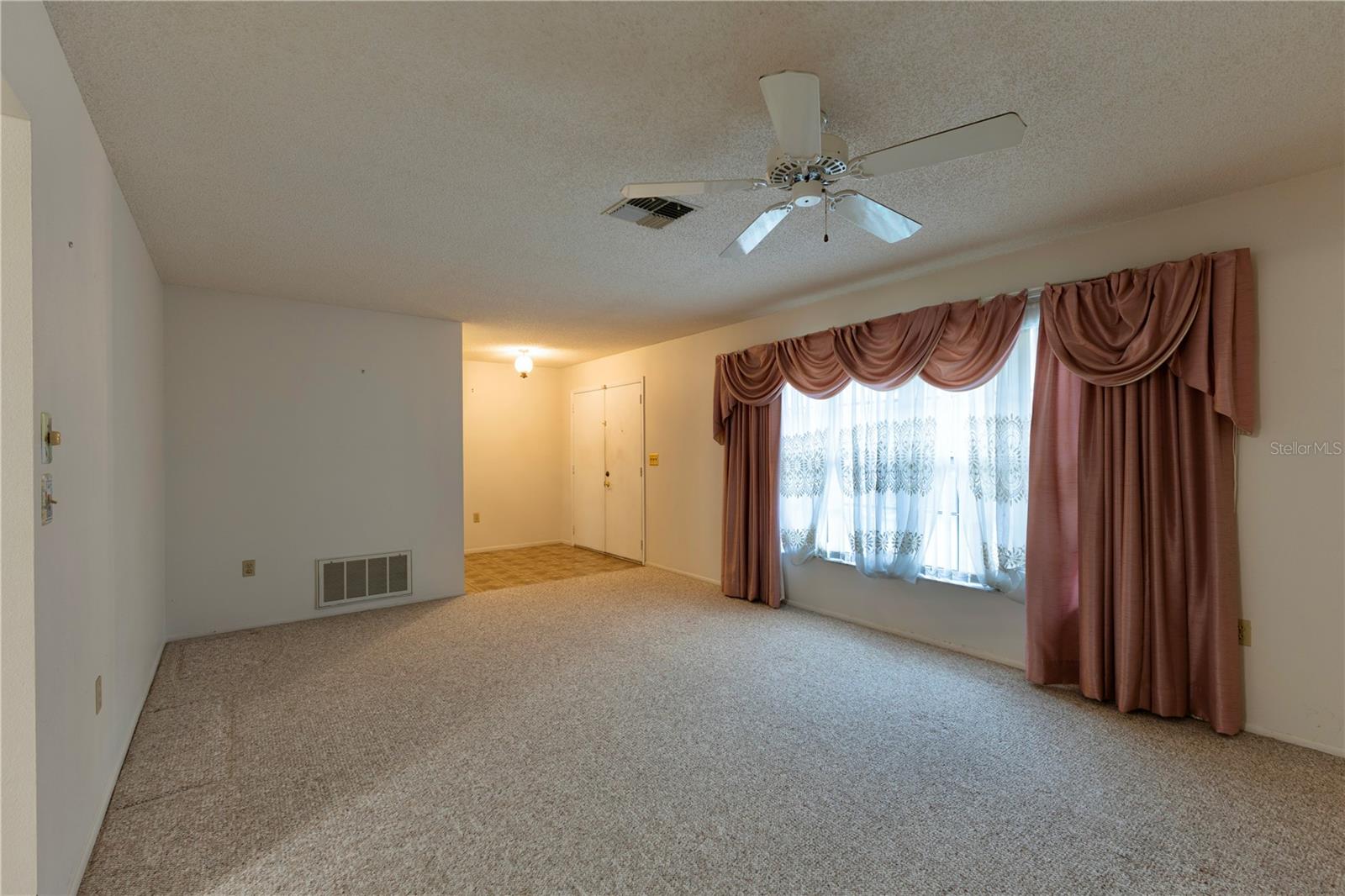 RAVENSWOOD VILLAGE - Residential