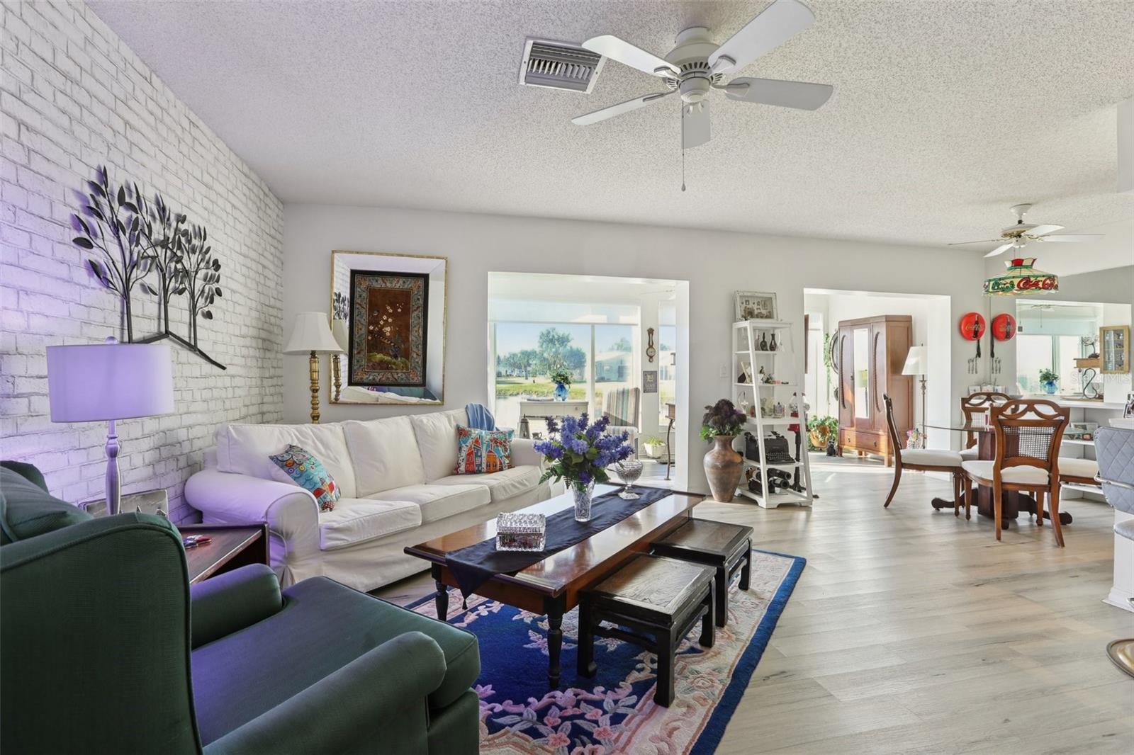 2339 GLENMORE CIRCLE