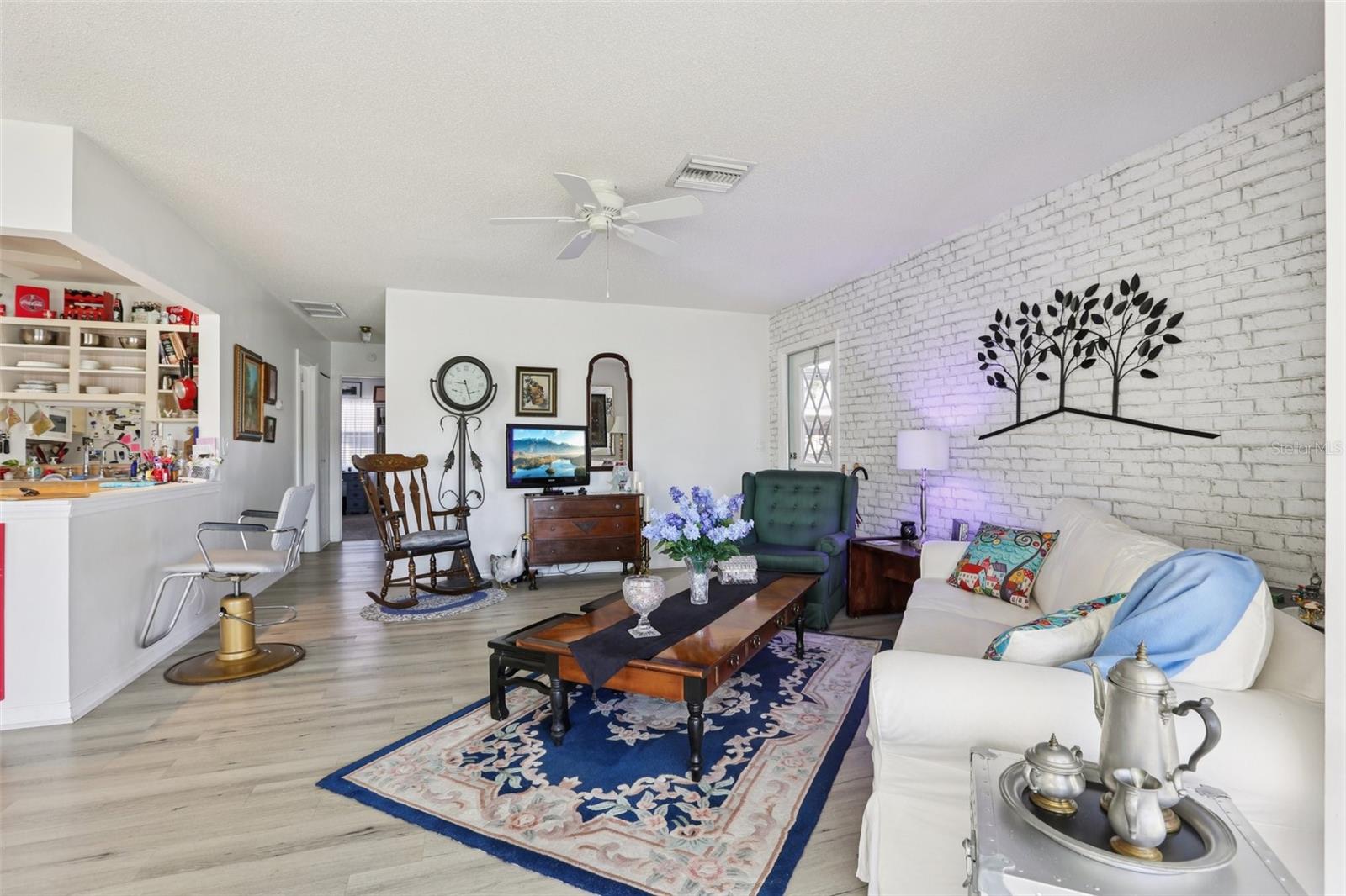 2339 GLENMORE CIRCLE