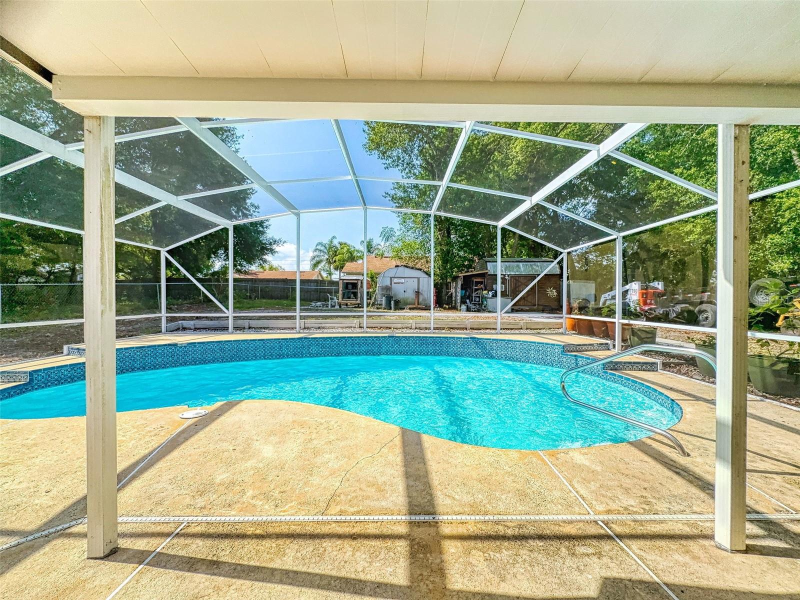 204 E HOLLY DRIVE