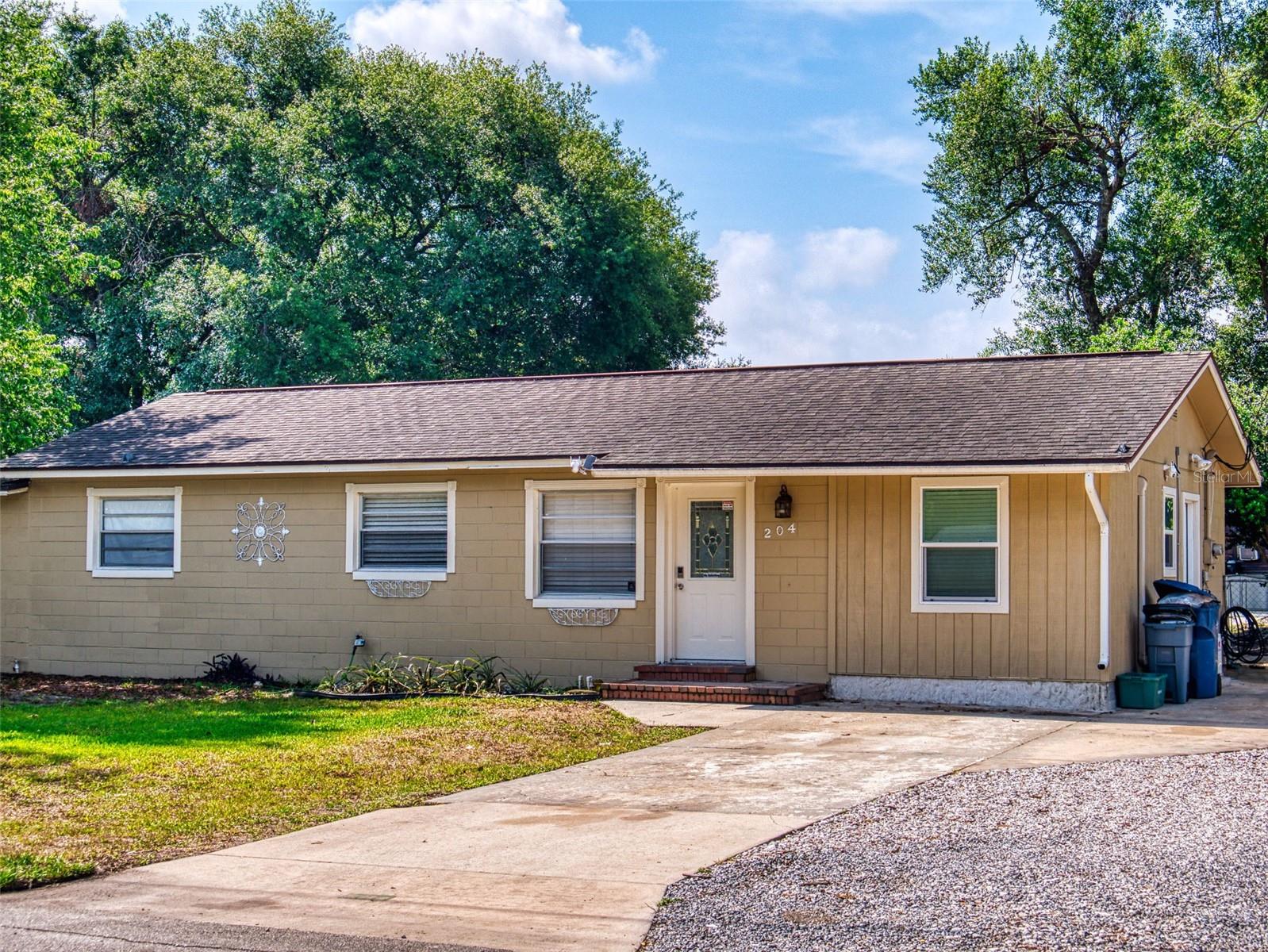 204 E HOLLY DRIVE