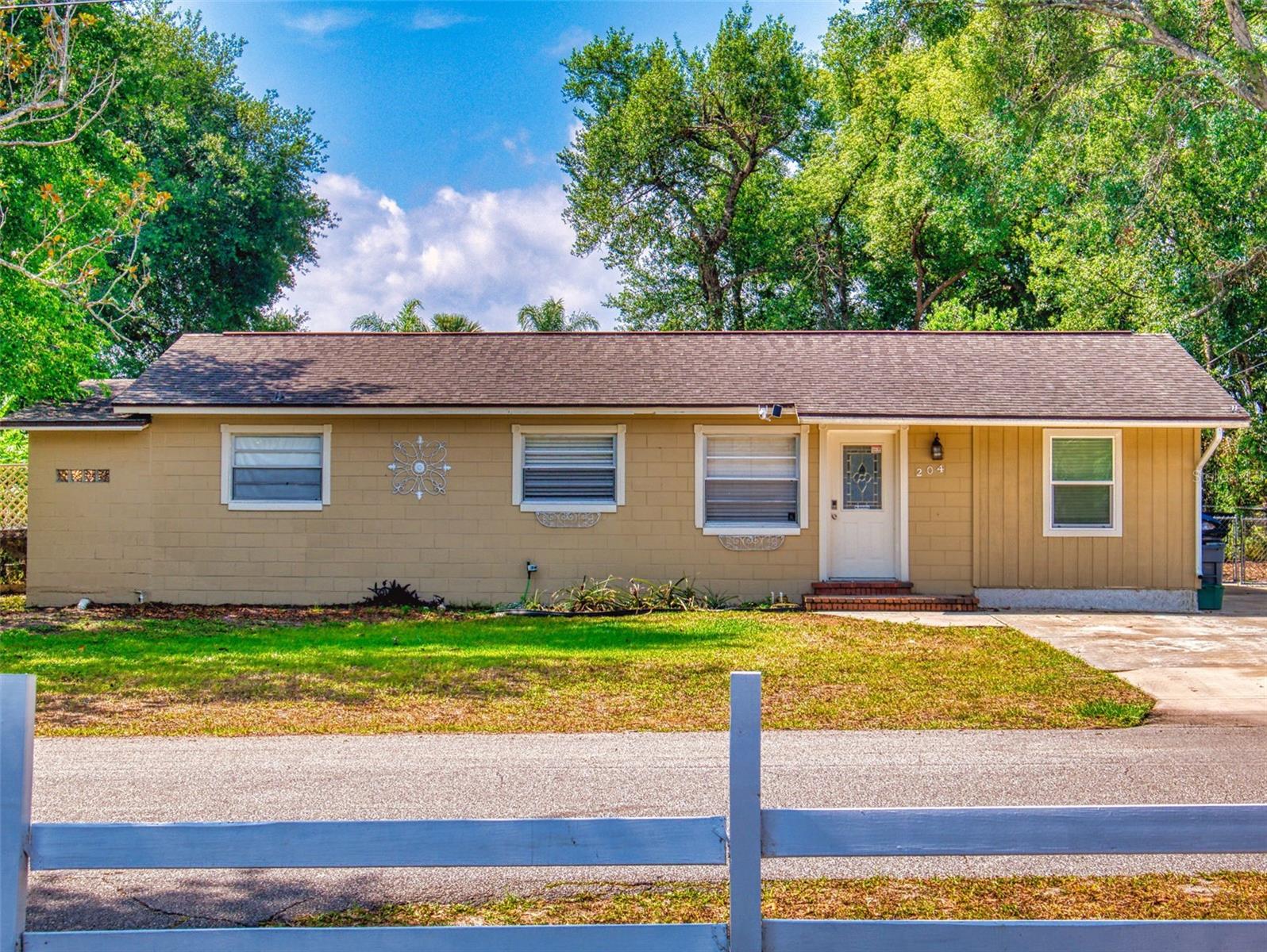 204 E HOLLY DRIVE